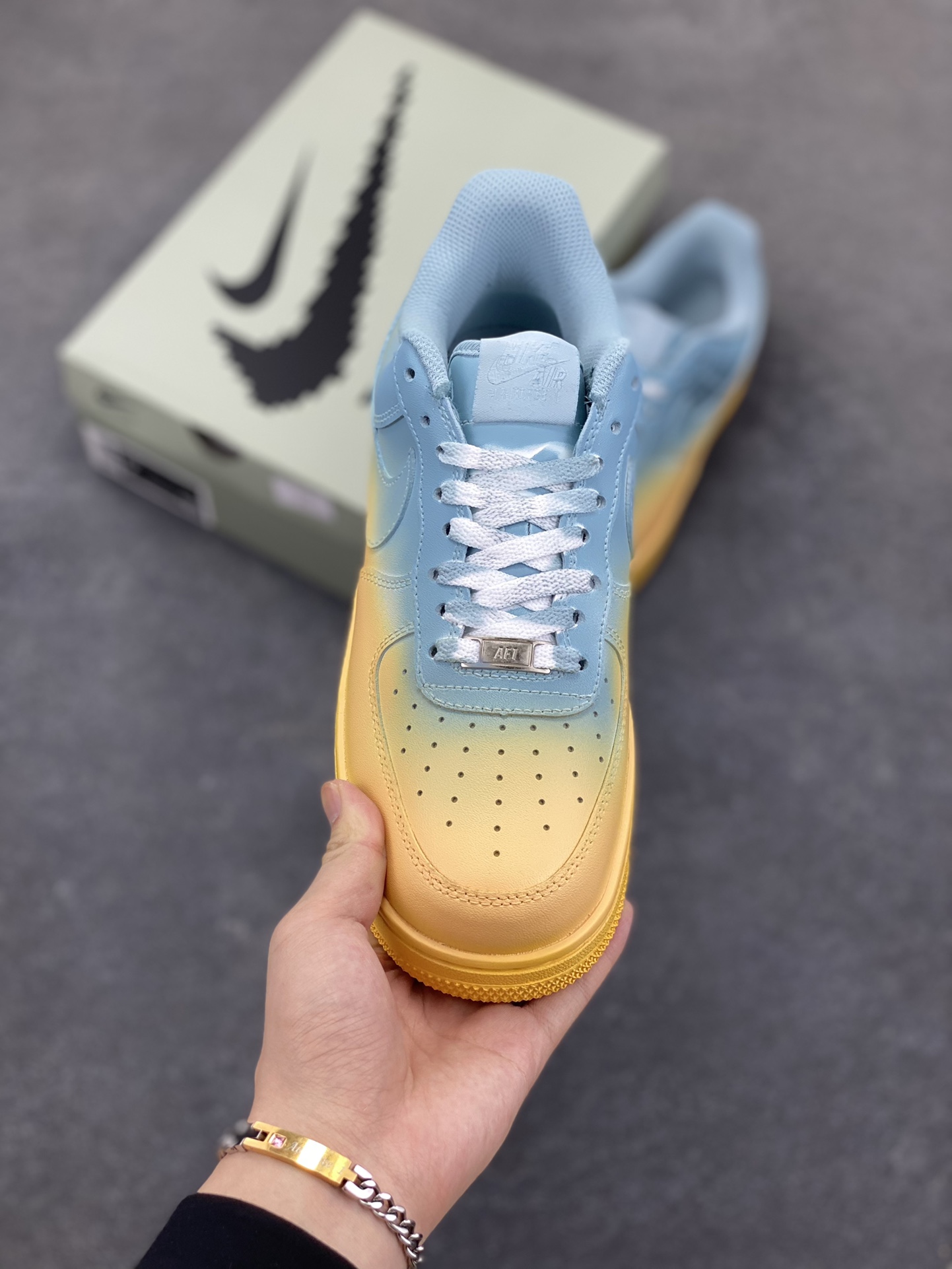 图片[2]-NIke Air Force 1 \’07 Low 蓝黄拼色 空军一号 低帮 运动鞋 休闲鞋 折边针车 工艺难度大 原楦头原纸板 原装鞋盒 定制五金配件 内置全掌气垫 原厂鞋底 货号：GS9875-002 尺码：36 36.5 37.5 38 38.5 39 40 40.5 41 42 42.5 43 44 44.5 45-选品中心