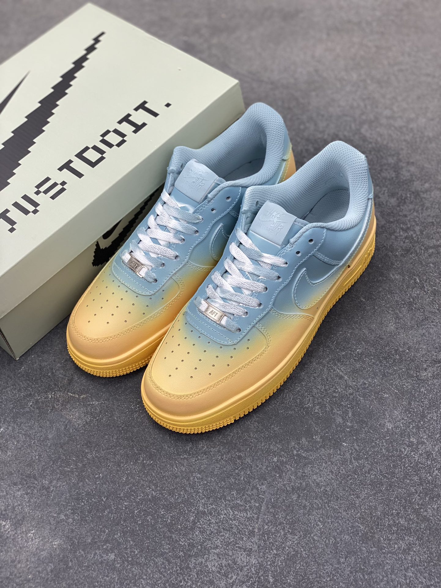 图片[8]-NIke Air Force 1 \’07 Low 蓝黄拼色 空军一号 低帮 运动鞋 休闲鞋 折边针车 工艺难度大 原楦头原纸板 原装鞋盒 定制五金配件 内置全掌气垫 原厂鞋底 货号：GS9875-002 尺码：36 36.5 37.5 38 38.5 39 40 40.5 41 42 42.5 43 44 44.5 45-选品中心
