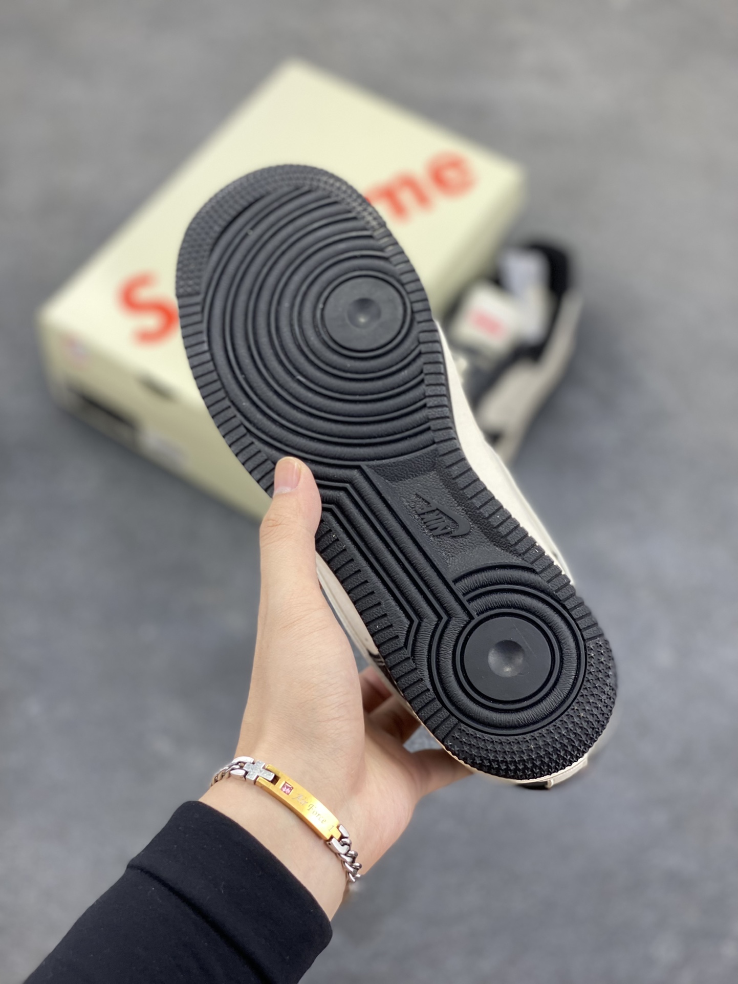 图片[5]-Nike Air Force 1 Low 空军一号低帮百搭休闲运动板鞋。柔软、弹性十足的缓震性能和出色的中底设计，横跨复古与现代的外型结合，造就出风靡全球三十多年的Force 1，直到今天还深受青睐。 货号：XZ6188-316 尺码：36 36.5 37.5 38 38.5 39 40 40.5 41 42 42.5 43 44 44.5 45-选品中心