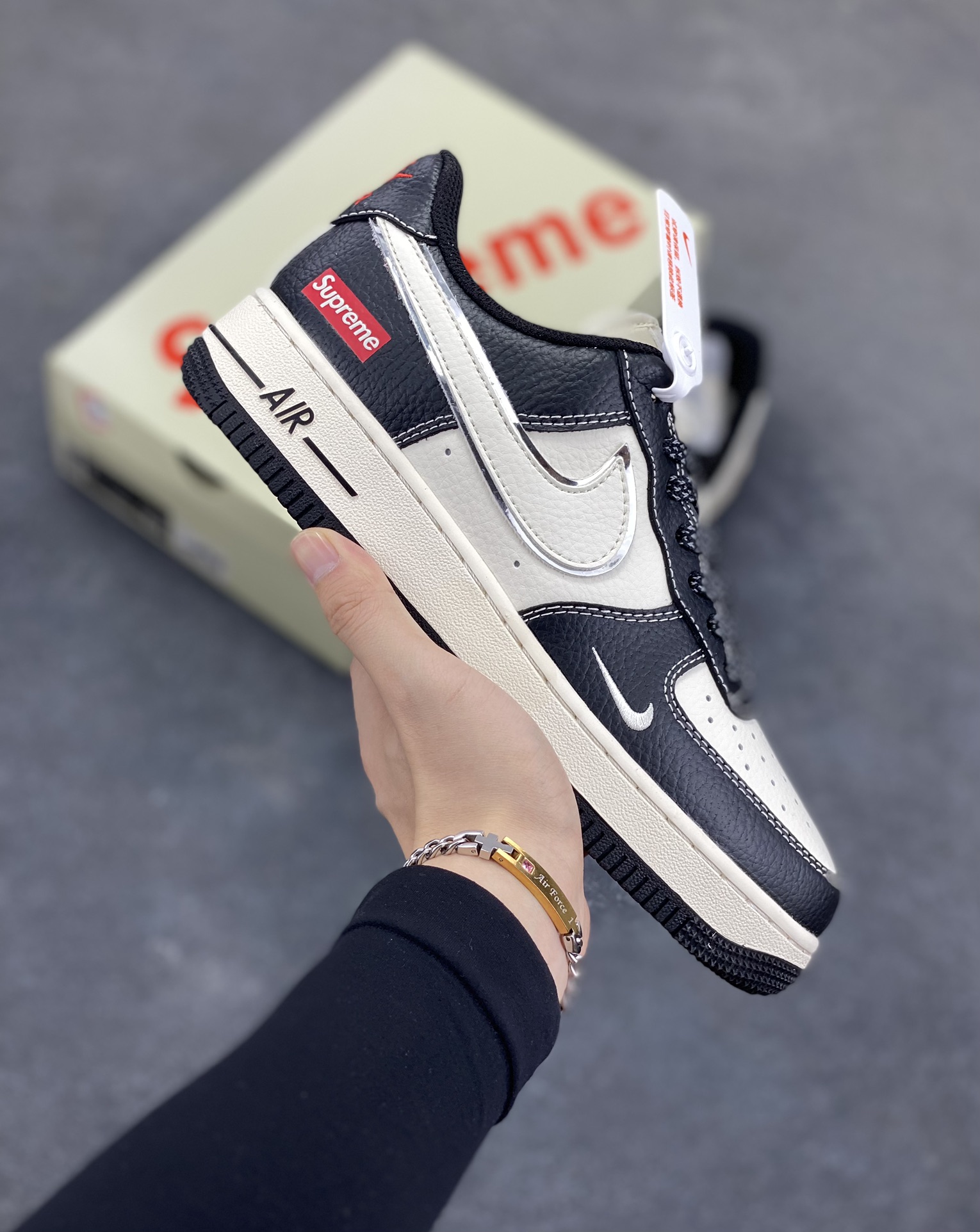 Nike Air Force 1 Low 空军一号低帮百搭休闲运动板鞋。柔软、弹性十足的缓震性能和出色的中底设计，横跨复古与现代的外型结合，造就出风靡全球三十多年的Force 1，直到今天还深受青睐。 货号：XZ6188-316 尺码：36 36.5 37.5 38 38.5 39 40 40.5 41 42 42.5 43 44 44.5 45-选品中心