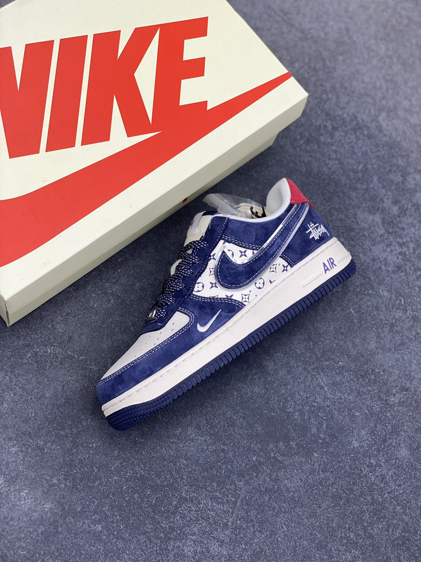 图片[7]-Nike Air Force 1 Low 空军一号低帮百搭休闲运动板鞋。柔软、弹性十足的缓震性能和出色的中底设计，横跨复古与现代的外型结合，造就出风靡全球三十多年的Force 1，直到今天还深受青睐。 货号：XZ6188-350 尺码：36 36.5 37.5 38 38.5 39 40 40.5 41 42 42.5 43 44 44.5 45-选品中心