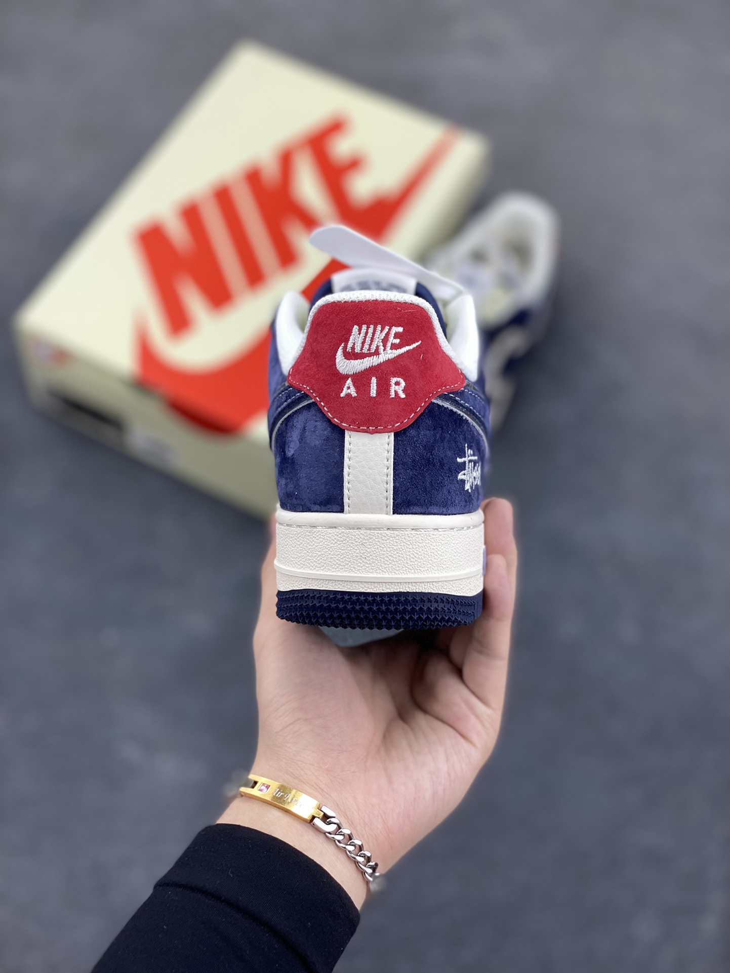 图片[4]-Nike Air Force 1 Low 空军一号低帮百搭休闲运动板鞋。柔软、弹性十足的缓震性能和出色的中底设计，横跨复古与现代的外型结合，造就出风靡全球三十多年的Force 1，直到今天还深受青睐。 货号：XZ6188-350 尺码：36 36.5 37.5 38 38.5 39 40 40.5 41 42 42.5 43 44 44.5 45-选品中心