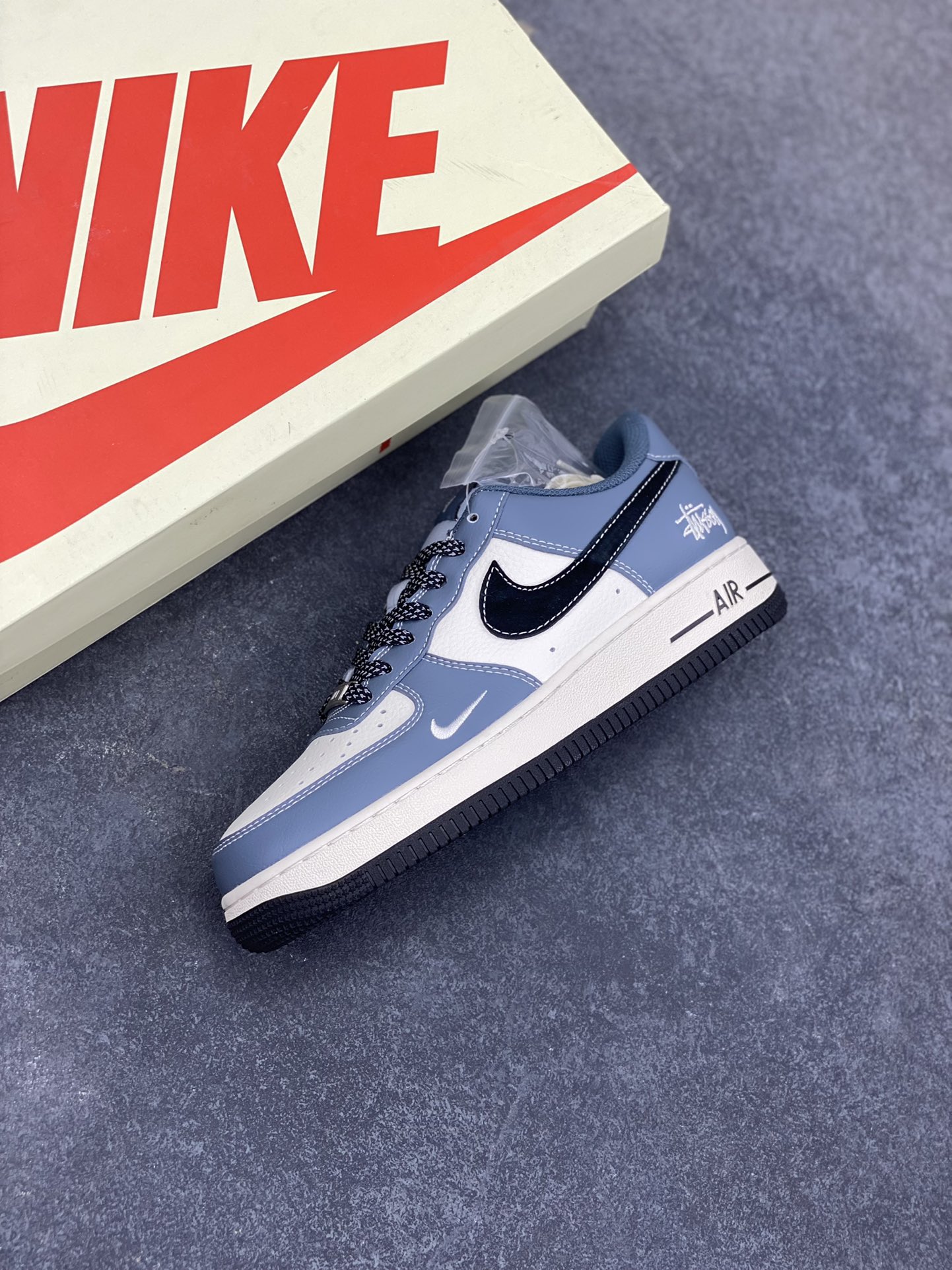 图片[7]-Nike Air Force 1 Low 空军一号低帮百搭休闲运动板鞋。柔软、弹性十足的缓震性能和出色的中底设计，横跨复古与现代的外型结合，造就出风靡全球三十多年的Force 1，直到今天还深受青睐。 货号：XZ3328-198 尺码：36 36.5 37.5 38 38.5 39 40 40.5 41 42 42.5 43 44 44.5 45-选品中心