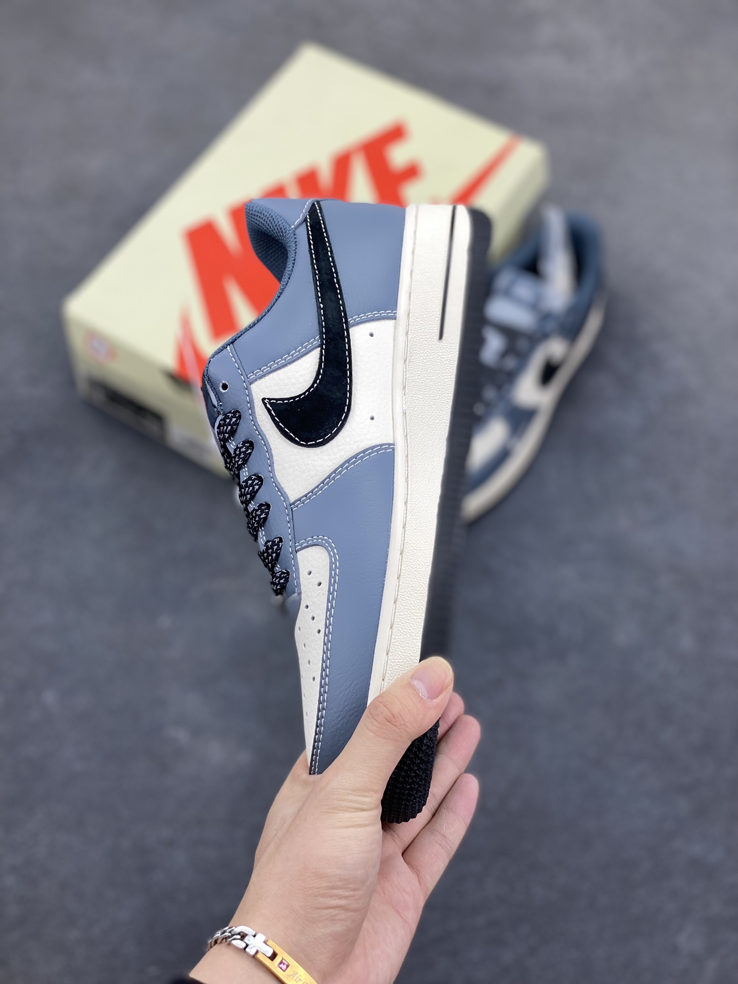 图片[3]-Nike Air Force 1 Low 空军一号低帮百搭休闲运动板鞋。柔软、弹性十足的缓震性能和出色的中底设计，横跨复古与现代的外型结合，造就出风靡全球三十多年的Force 1，直到今天还深受青睐。 货号：XZ3328-198 尺码：36 36.5 37.5 38 38.5 39 40 40.5 41 42 42.5 43 44 44.5 45-选品中心