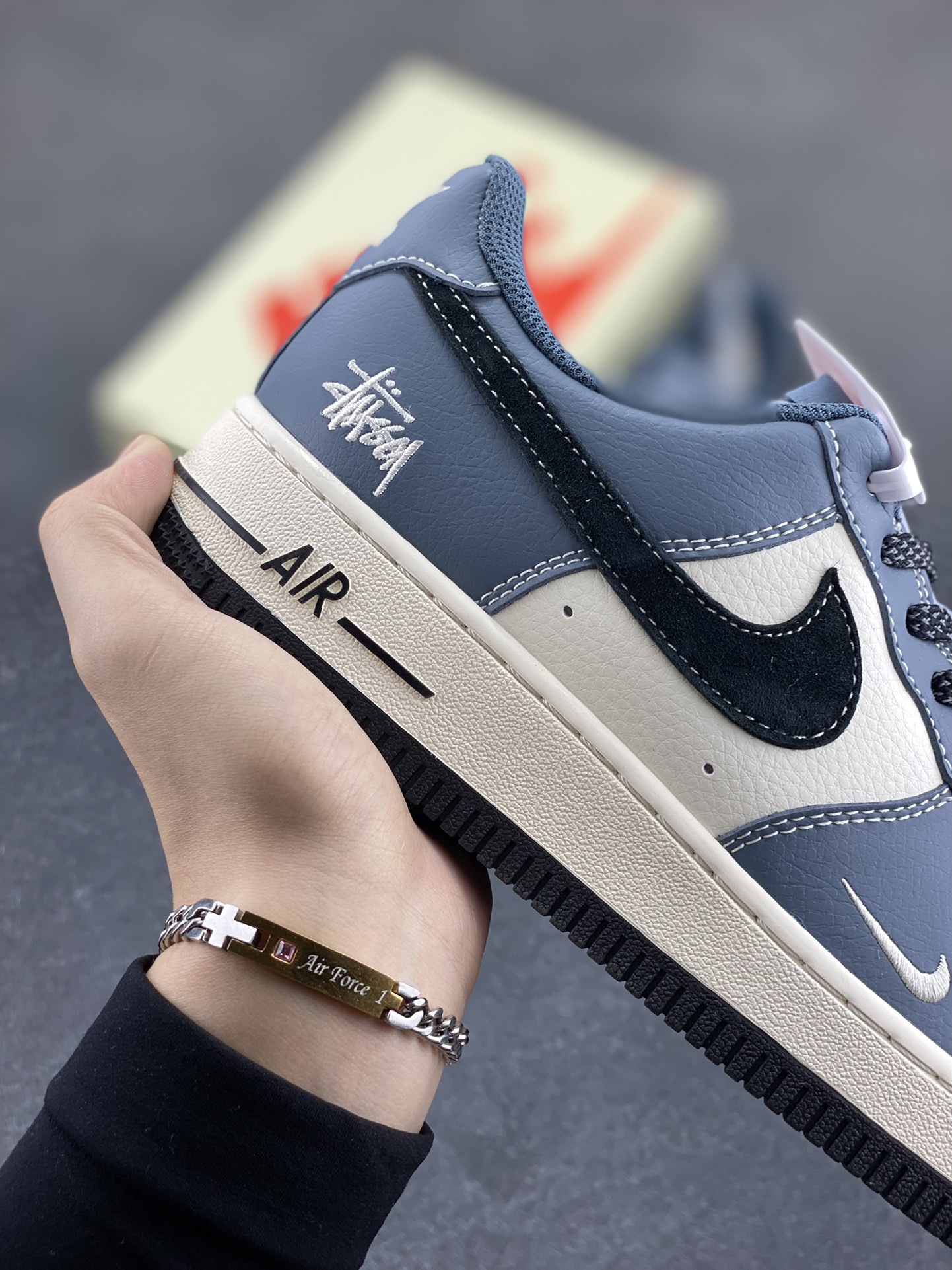 图片[6]-Nike Air Force 1 Low 空军一号低帮百搭休闲运动板鞋。柔软、弹性十足的缓震性能和出色的中底设计，横跨复古与现代的外型结合，造就出风靡全球三十多年的Force 1，直到今天还深受青睐。 货号：XZ3328-198 尺码：36 36.5 37.5 38 38.5 39 40 40.5 41 42 42.5 43 44 44.5 45-选品中心