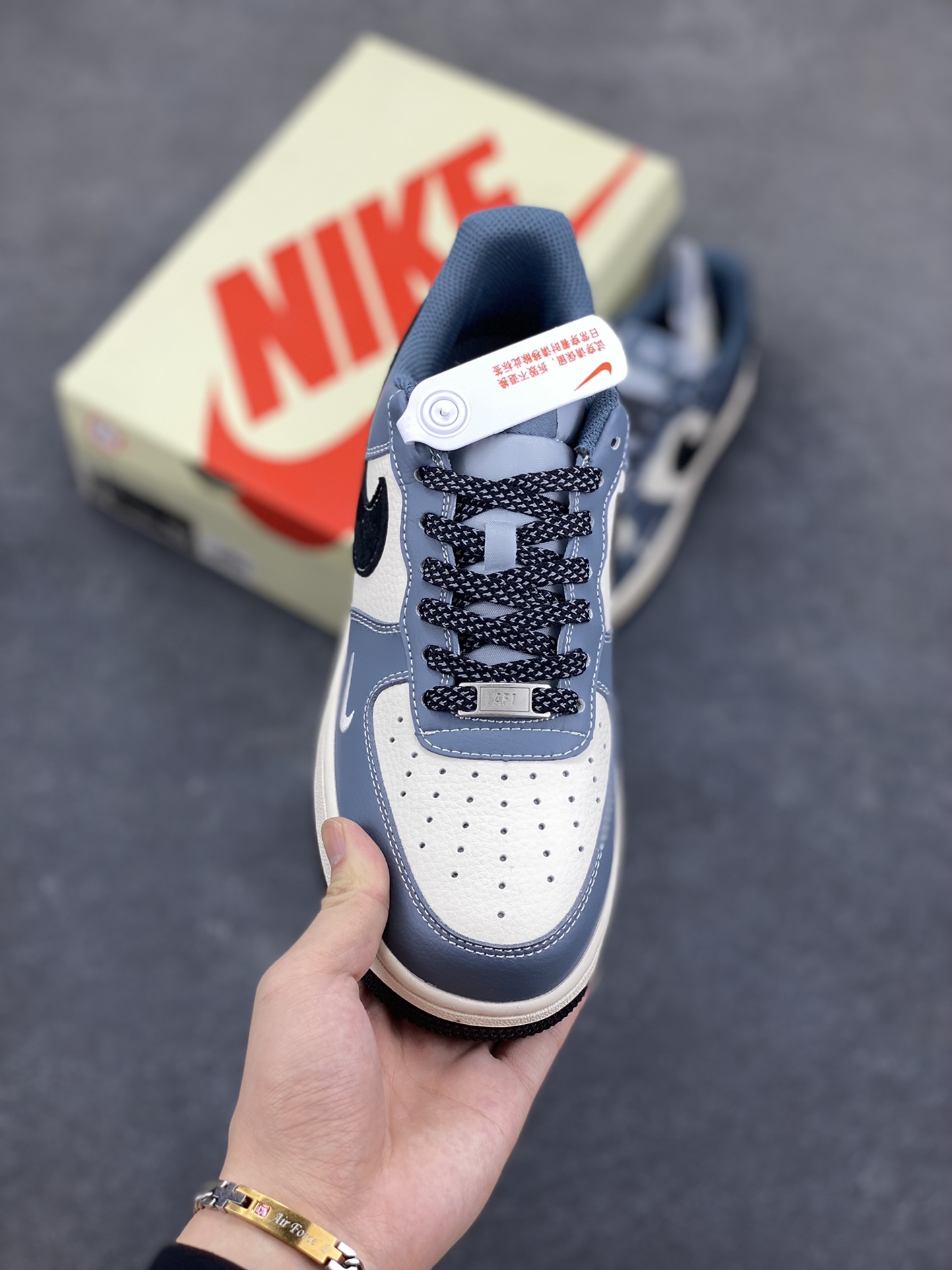 图片[2]-Nike Air Force 1 Low 空军一号低帮百搭休闲运动板鞋。柔软、弹性十足的缓震性能和出色的中底设计，横跨复古与现代的外型结合，造就出风靡全球三十多年的Force 1，直到今天还深受青睐。 货号：XZ3328-198 尺码：36 36.5 37.5 38 38.5 39 40 40.5 41 42 42.5 43 44 44.5 45-选品中心