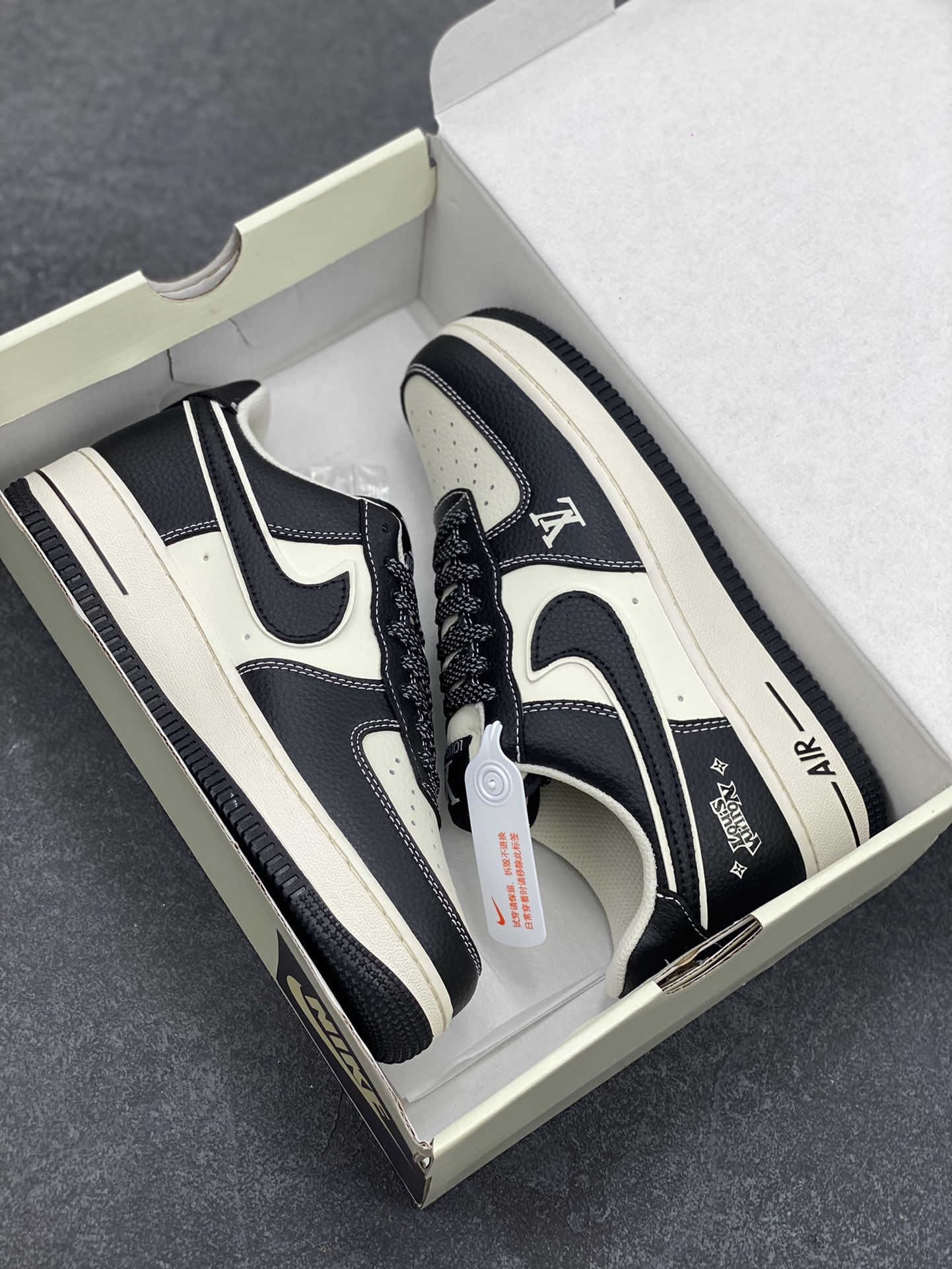 图片[9]-Nike Air Force 1 \’07 Low “LV联名——米黑反光”空军一号 低帮 运动鞋 休闲鞋 折边针车 工艺难度大 原楦头原纸板 原装鞋盒 定制五金配件 内置全掌气垫 原厂鞋底 货号：HJ3188-006 尺码：36 36.5 37.5 38 38.5 39 40 40.5 41 42 42.5 43 44 44.5 45-选品中心
