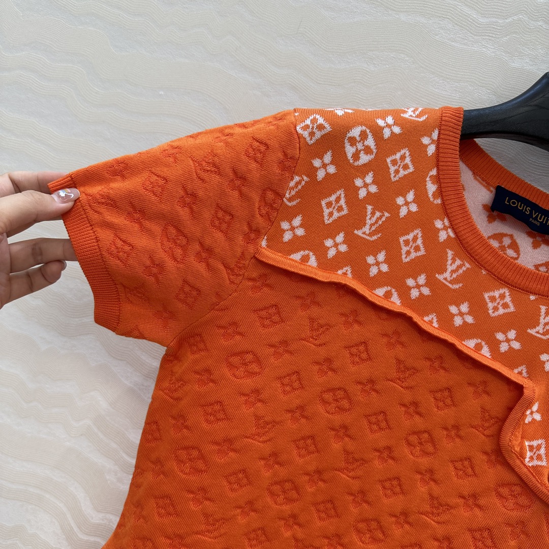 “Custom Navy Blue Monogram Knit Short Sleeve Top for Spring & Summer Vacation” - 图片 5