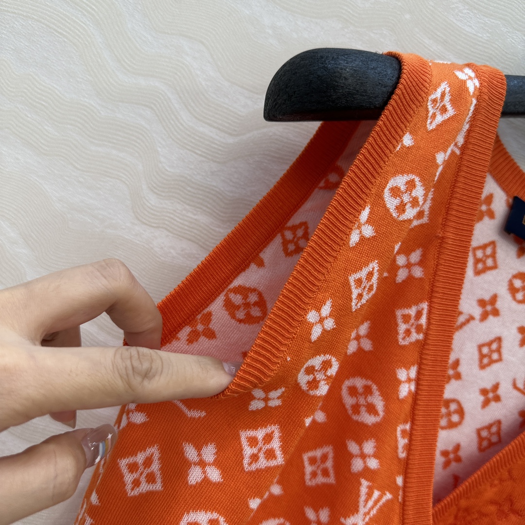 独家首发❤️原单品质！25s春夏 度假新品针织抹胸小背心，定制海军蓝MONOGRAM提花撞色。18针徳国