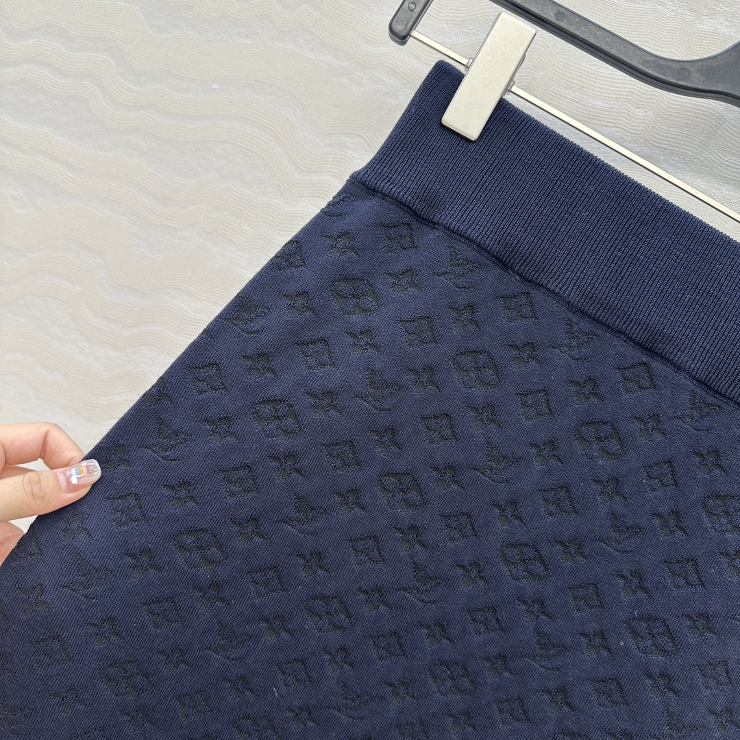 独家首发❤️原单品质！25s春夏 度假新品针织半裙。定制海军蓝MONOGRAM提花撞色。18针徳国机圆桶