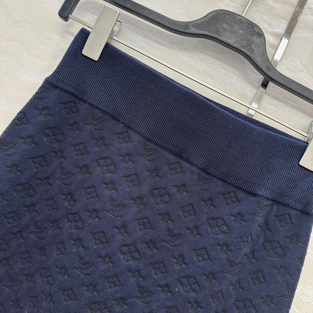 独家首发❤️原单品质！25s春夏 度假新品针织半裙。定制海军蓝MONOGRAM提花撞色。18针徳国机圆桶