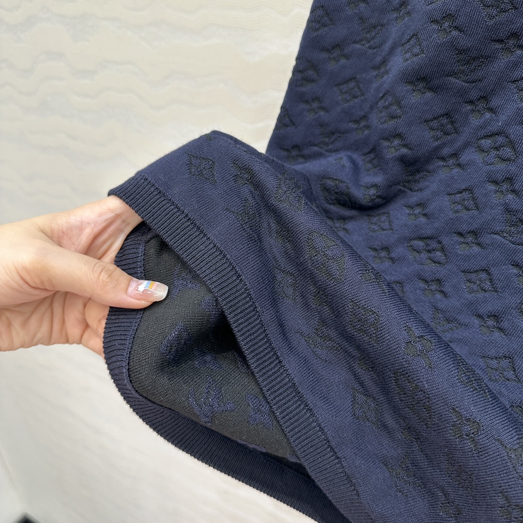 独家首发❤️原单品质！25s春夏 度假新品针织半裙。定制海军蓝MONOGRAM提花撞色。18针徳国机圆桶