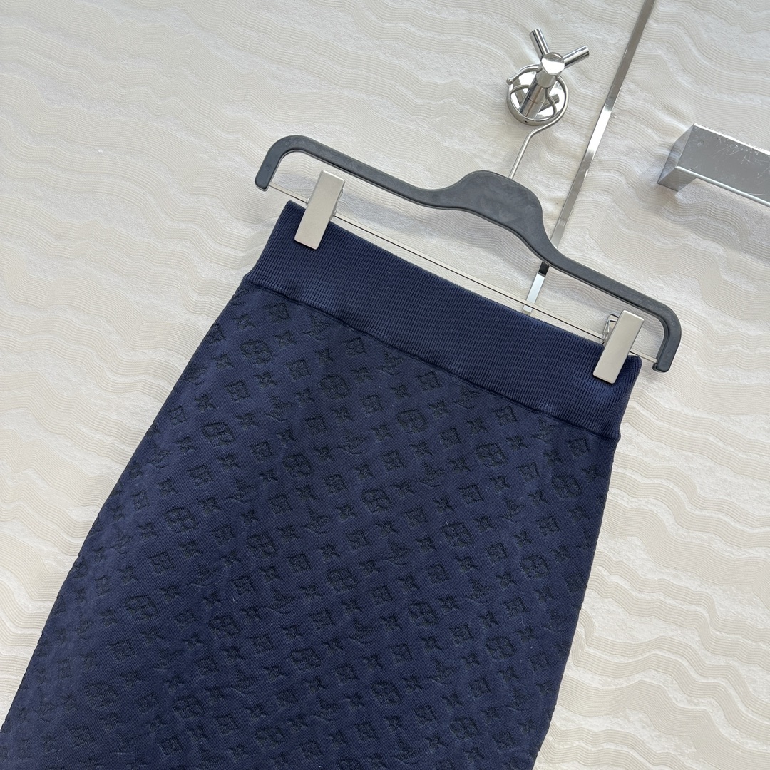 独家首发❤️原单品质！25s春夏 度假新品针织半裙。定制海军蓝MONOGRAM提花撞色。18针徳国机圆桶
