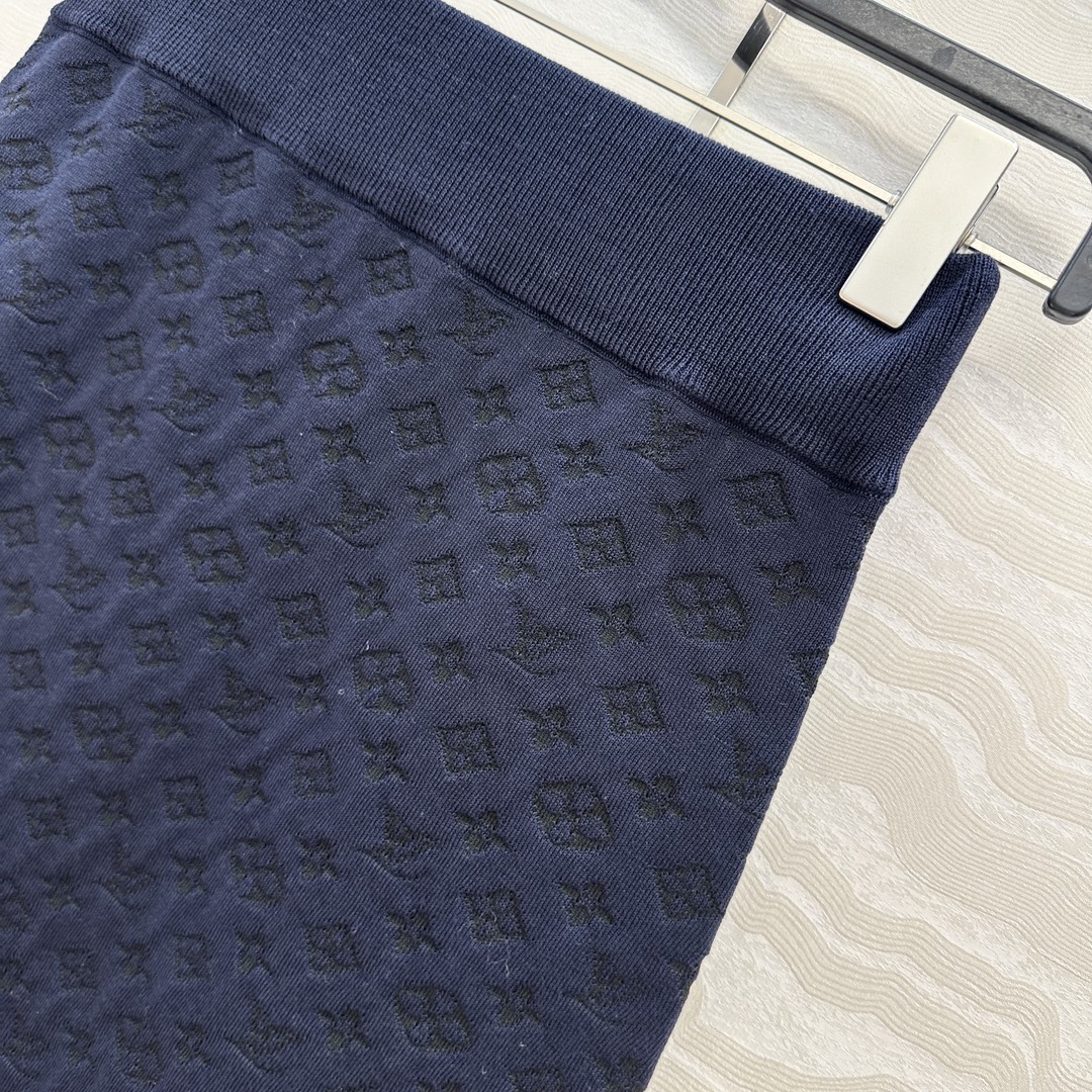 独家首发❤️原单品质！25s春夏 度假新品针织半裙。定制海军蓝MONOGRAM提花撞色。18针徳国机圆桶