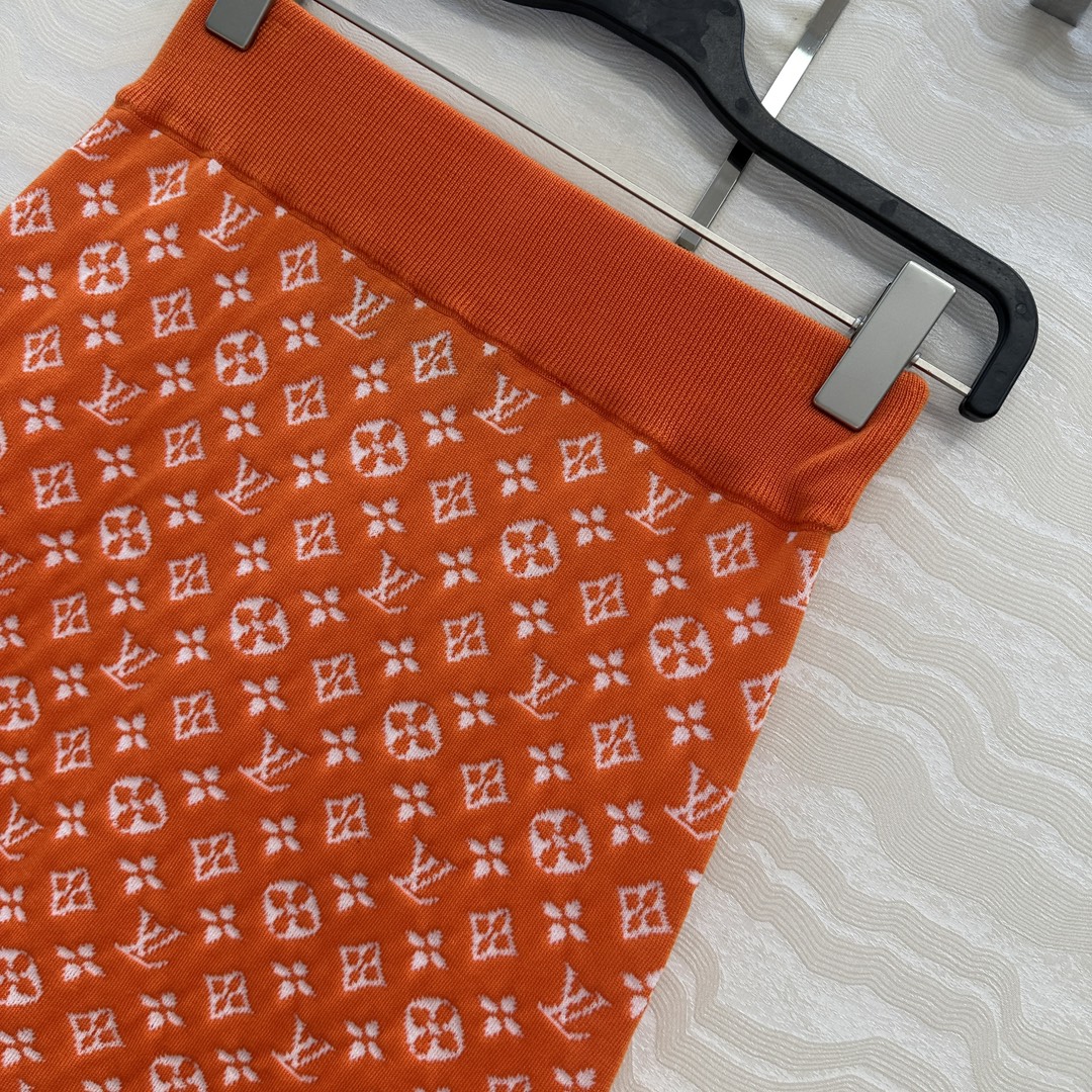 独家首发❤️原单品质！25s春夏 度假新品针织半裙。定制海军蓝MONOGRAM提花撞色。18针徳国机圆桶