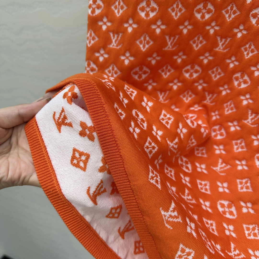 独家首发❤️原单品质！25s春夏 度假新品针织半裙。定制海军蓝MONOGRAM提花撞色。18针徳国机圆桶