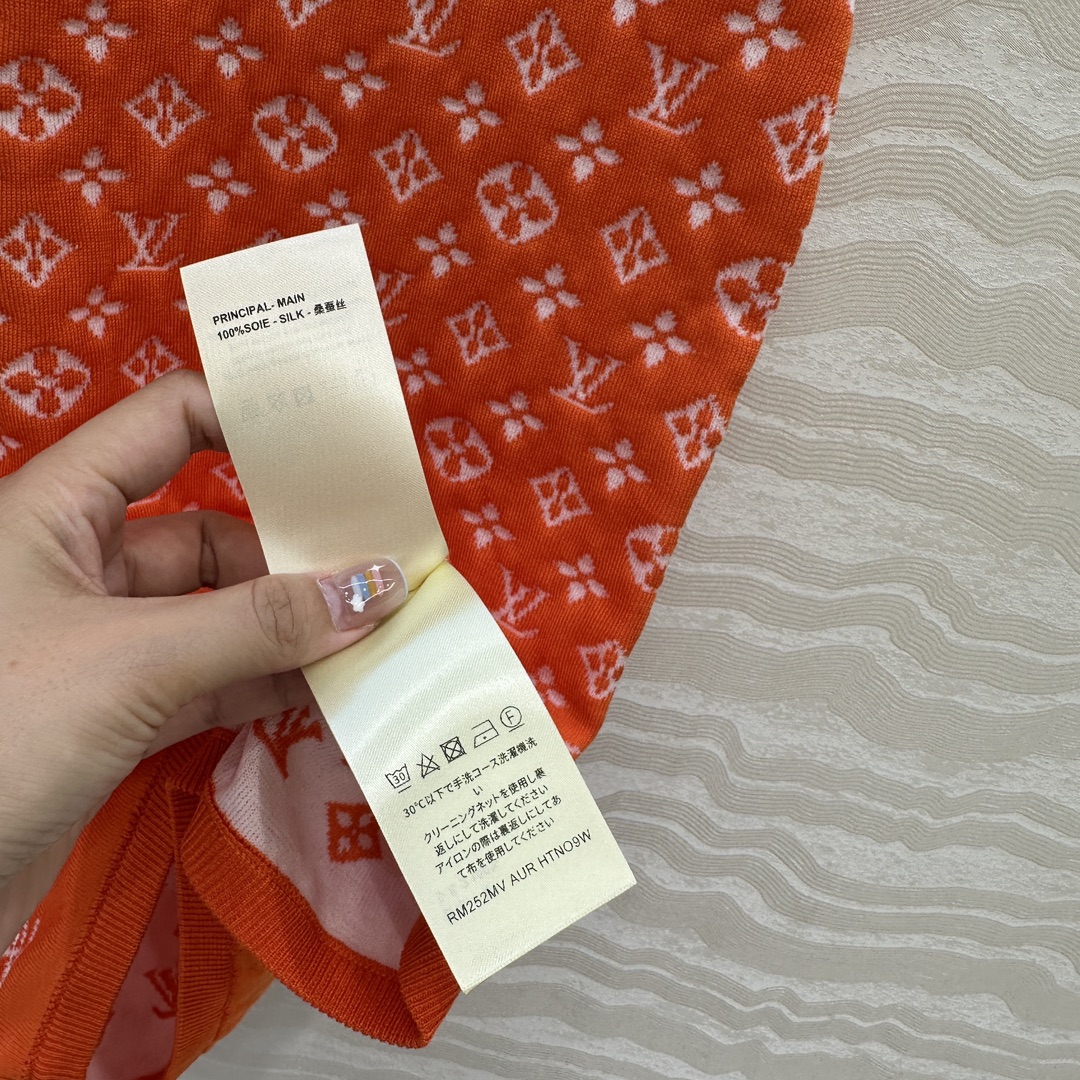 独家首发❤️原单品质！25s春夏 度假新品针织半裙。定制海军蓝MONOGRAM提花撞色。18针徳国机圆桶