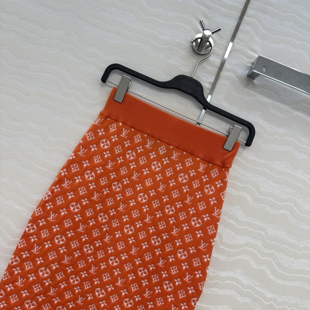 独家首发❤️原单品质！25s春夏 度假新品针织半裙。定制海军蓝MONOGRAM提花撞色。18针徳国机圆桶