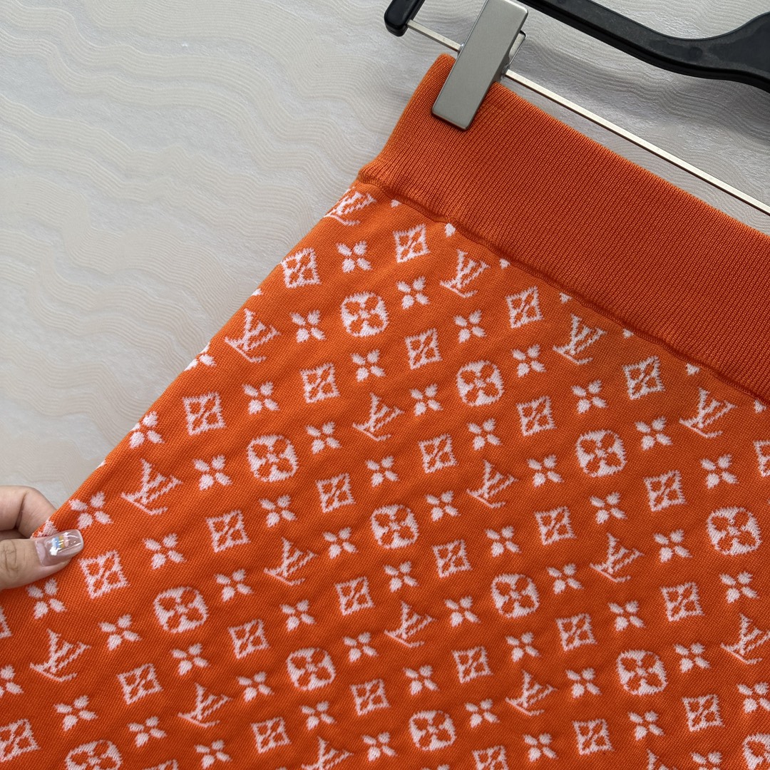 独家首发❤️原单品质！25s春夏 度假新品针织半裙。定制海军蓝MONOGRAM提花撞色。18针徳国机圆桶