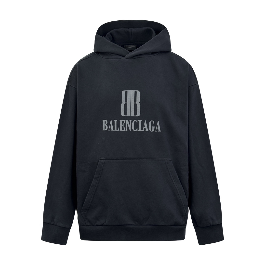 NO:476239,.Balenciaga nano BB printed sweatshirt Customized pure cotton and soft sweatshirt cloth Full texture Comfortable skin Focus on the skin With unique faded black as the main color Mysterious and charming Embellished by the exquisite Balenciaga nano BB art on the chest, it is a concrete expression of the brand's soul. Drawstring-free hood design Artist walking at the forefront of fashion Use every outfit to outline its own fashion scroll Craft 1 Use glue printing The chest printing has been modified three times by film mesh boards Use glue liquid paint to print patterns on the fabric Baking fabric to fix the printing pattern Craft 2: Use wash and stir-fry the process, give priority to special desizing agents, and then soak the fabric in it evenly. After desizing, it is finally rinsed. The workmanship is extremely complicated and the loss is high. Auxiliary materials Customized 1:1 BLCG trademark version  Loose fit Size S M L XL Exclusive, balenciaga, hoodie, sweatshirts,hats,alexander wang19860909.Balenciaga nano BB印花卫衣 定制臻纯全棉舒柔卫衣布 质感十足 舒适贴肤 以独特的褪色黑色为主色调 神秘而迷人 胸前那精妙的Balenciaga nano BB艺术为点缀 是品牌灵魂的具象化表达 无抽绳兜帽设计 行走在时尚前沿的艺术家 用每一次穿搭 勾勒出属于自己的时尚画卷 工艺1 采用胶浆印花 胸前印花经过三次菲林网板修改 使用胶浆液体涂料在织物上打印图案 烘烤织物以固定印刷图案 工艺2: 采用洗水炒色工艺 优先选择特制的退浆剂 再讲布料浸泡其中 均匀受浆 退浆后 最终再进行漂洗 做工复杂至极 损耗高 辅料 定制1:1 BLCG 商标 版型 宽松版型 尺码 S M L XL 独家专供,,balenciaga,hoodie,sweatshirts,hats,alexander wang,Men's clothing