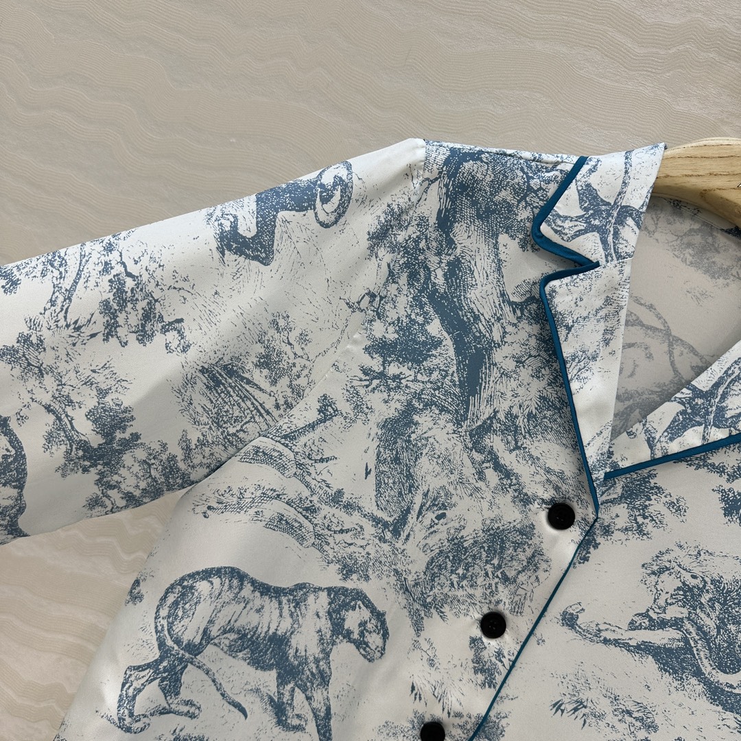 独家首发❤️原单品质，MissD 新品系列 睡衣风真丝衬衫！100%真丝斜纹绸，动物园茹伊印花图案穿上夏