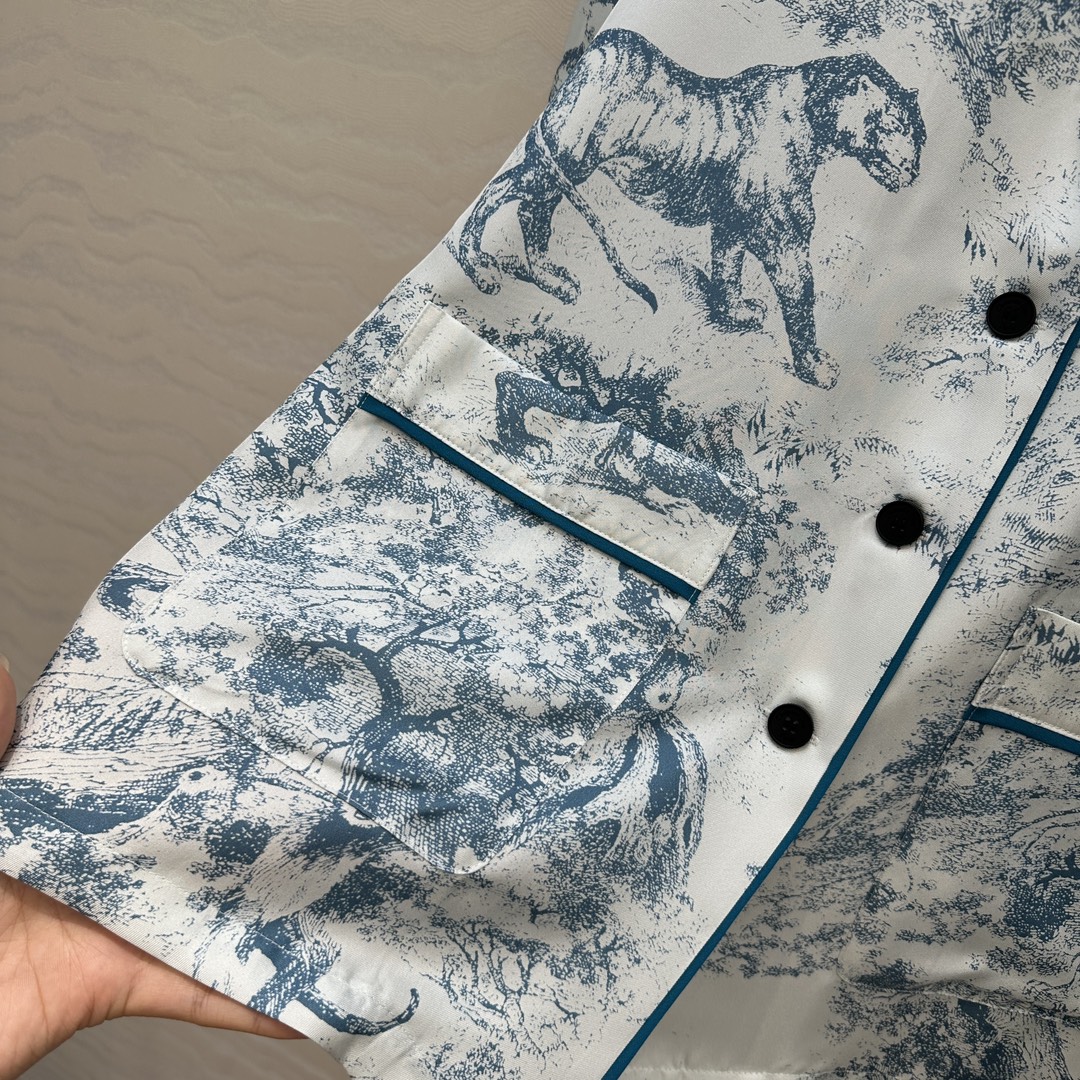 独家首发❤️原单品质，MissD 新品系列 睡衣风真丝衬衫！100%真丝斜纹绸，动物园茹伊印花图案穿上夏