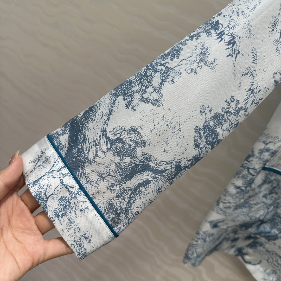 独家首发❤️原单品质，MissD 新品系列 睡衣风真丝衬衫！100%真丝斜纹绸，动物园茹伊印花图案穿上夏