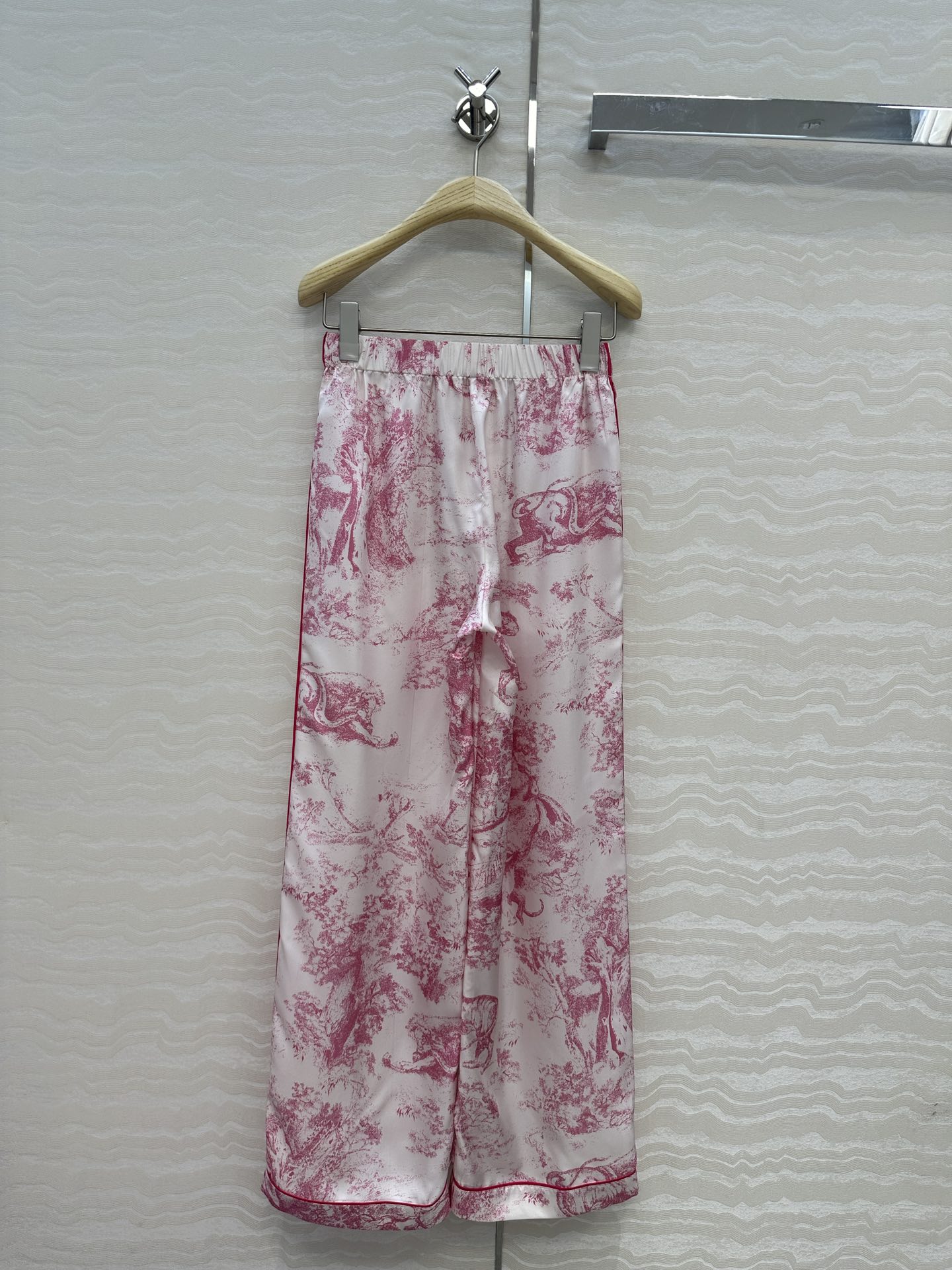 Miss D’s New Silk Pyjamas: Elegant, Exclusive, and Perfect for Summer - 图片 9
