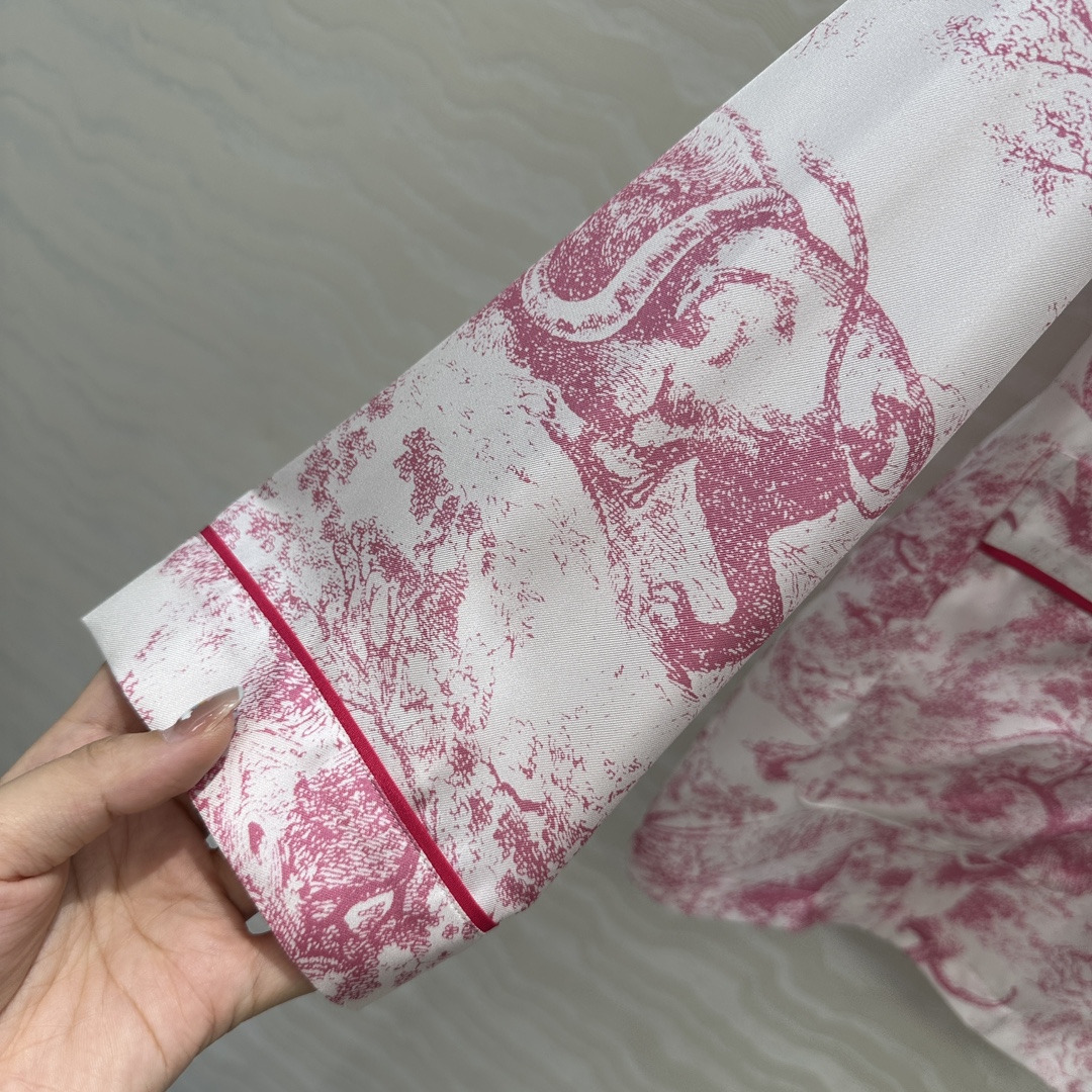 独家首发❤️原单品质，MissD 新品系列 睡衣风真丝衬衫！100%真丝斜纹绸，动物园茹伊印花图案穿上夏