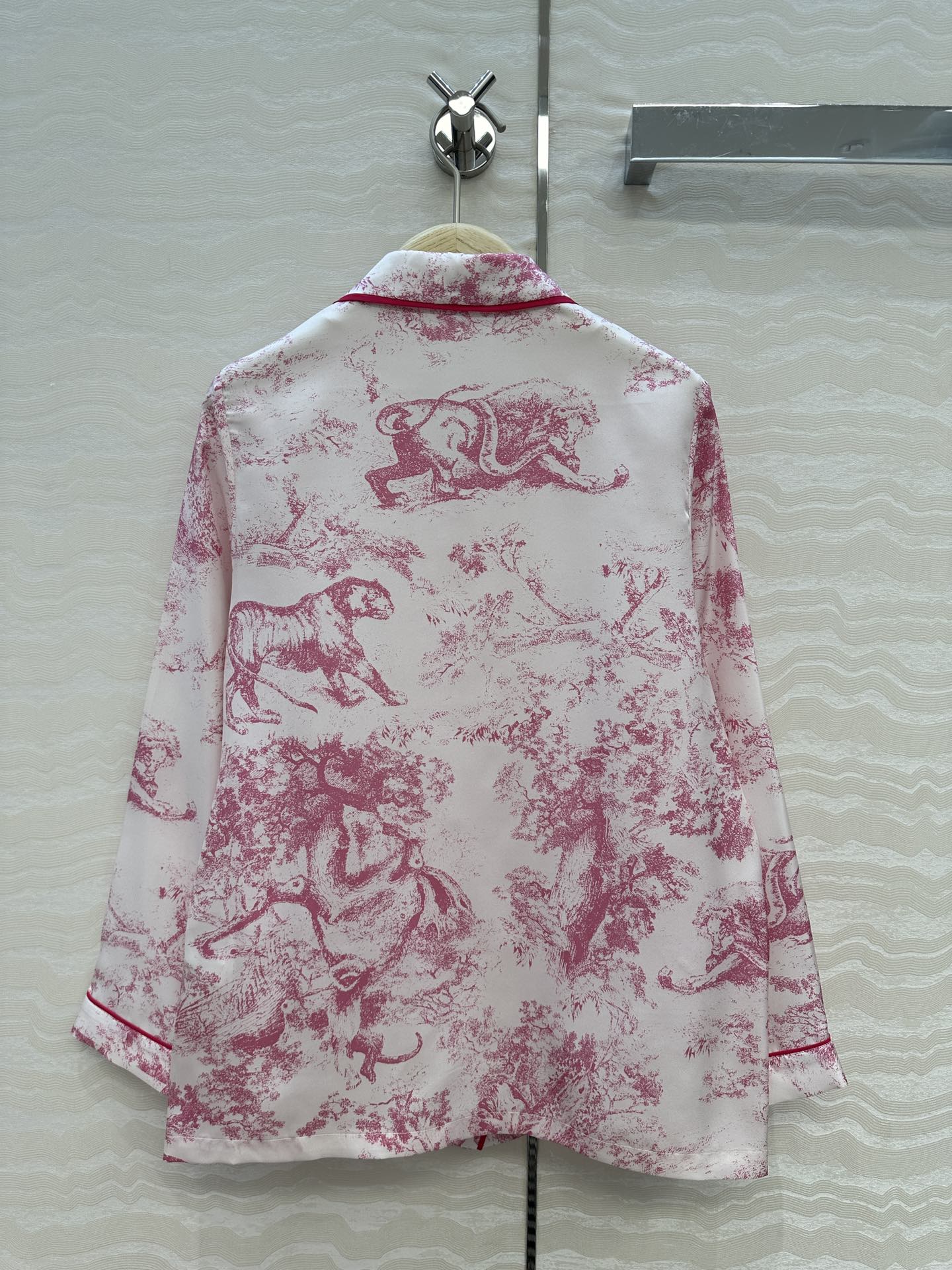 独家首发❤️原单品质，MissD 新品系列 睡衣风真丝衬衫！100%真丝斜纹绸，动物园茹伊印花图案穿上夏