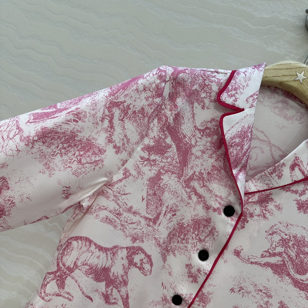 独家首发❤️原单品质，MissD 新品系列 睡衣风真丝衬衫！100%真丝斜纹绸，动物园茹伊印花图案穿上夏