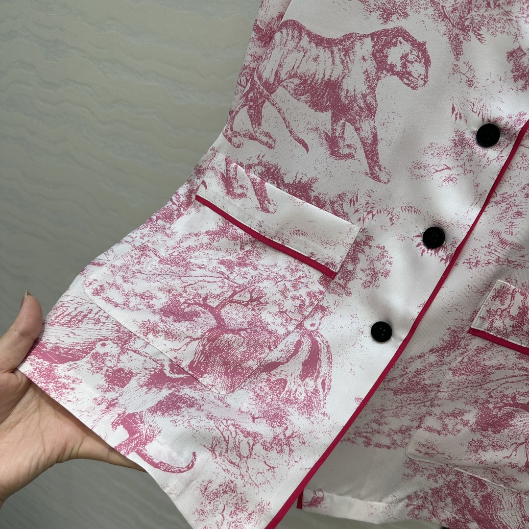 独家首发❤️原单品质，MissD 新品系列 睡衣风真丝衬衫！100%真丝斜纹绸，动物园茹伊印花图案穿上夏