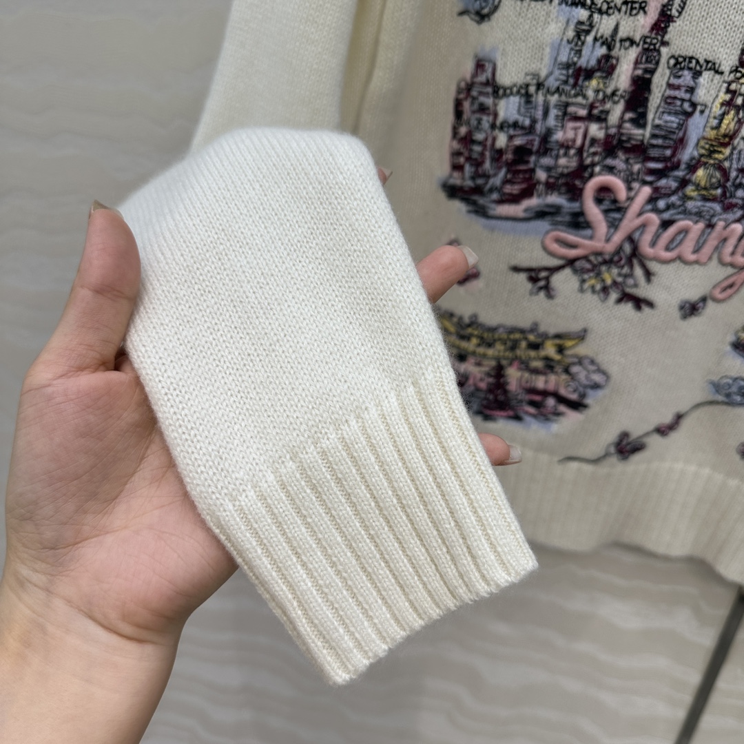 高端原单品质🖤MissD春夏新品souvenir城市限定系列，上海的外滩披上夕阳🌇印花图案刺绣羊绒毛衣！