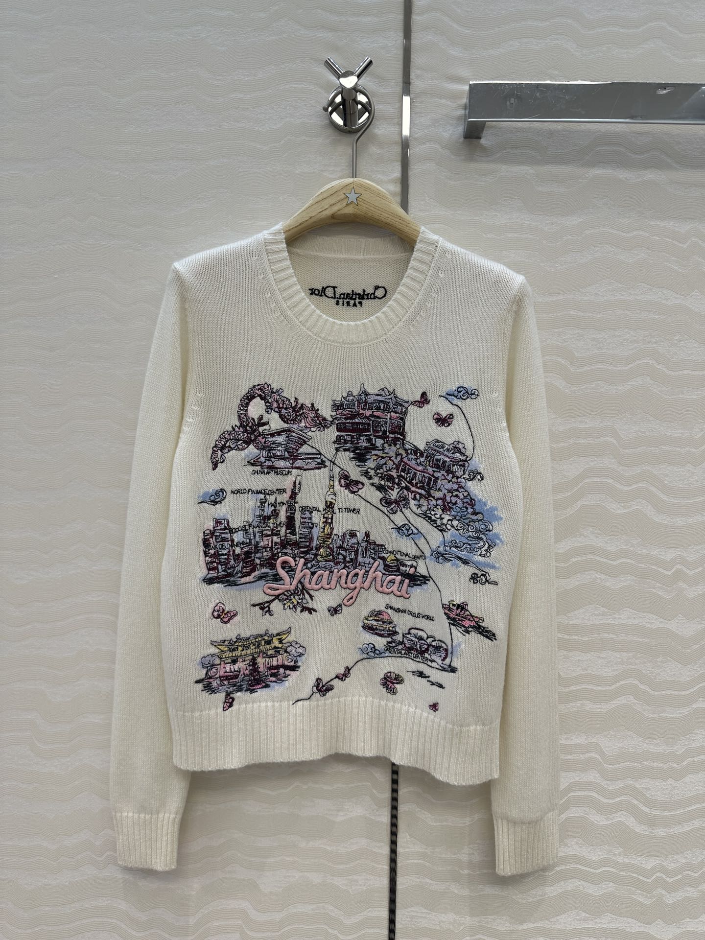 高端原单品质🖤MissD春夏新品souvenir城市限定系列，上海的外滩披上夕阳🌇印花图案刺绣羊绒毛衣！