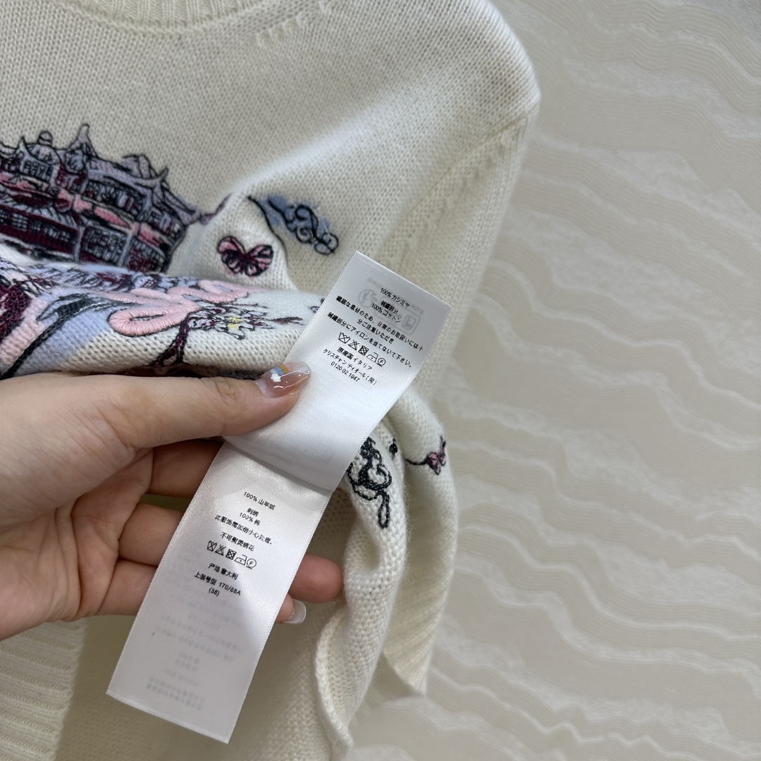 高端原单品质🖤MissD春夏新品souvenir城市限定系列，上海的外滩披上夕阳🌇印花图案刺绣羊绒毛衣！