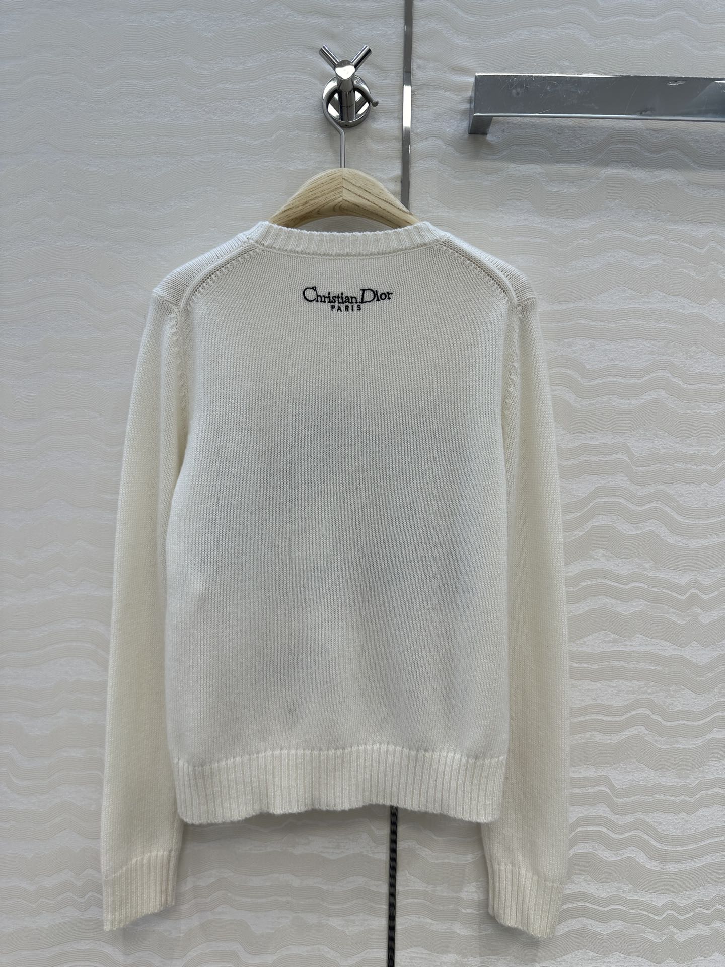 高端原单品质🖤MissD春夏新品souvenir城市限定系列，上海的外滩披上夕阳🌇印花图案刺绣羊绒毛衣！