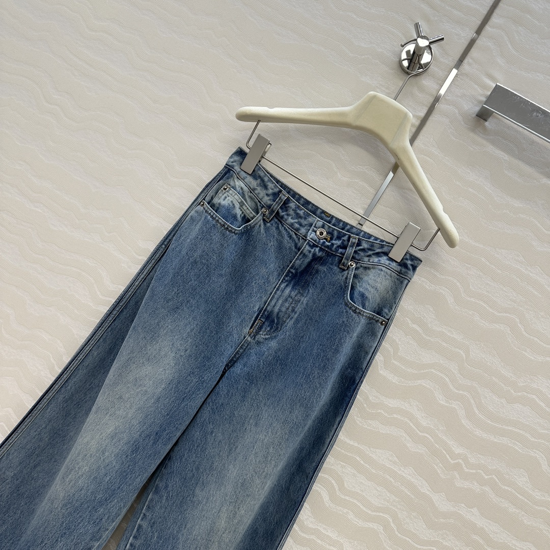 独家首发❤️爆单推荐，Lw时髦精穿搭！复古洗水蓝丹宁牛仔裤！圆边开叉设计巨显腿长！进口牛仔筋骨感十足定制