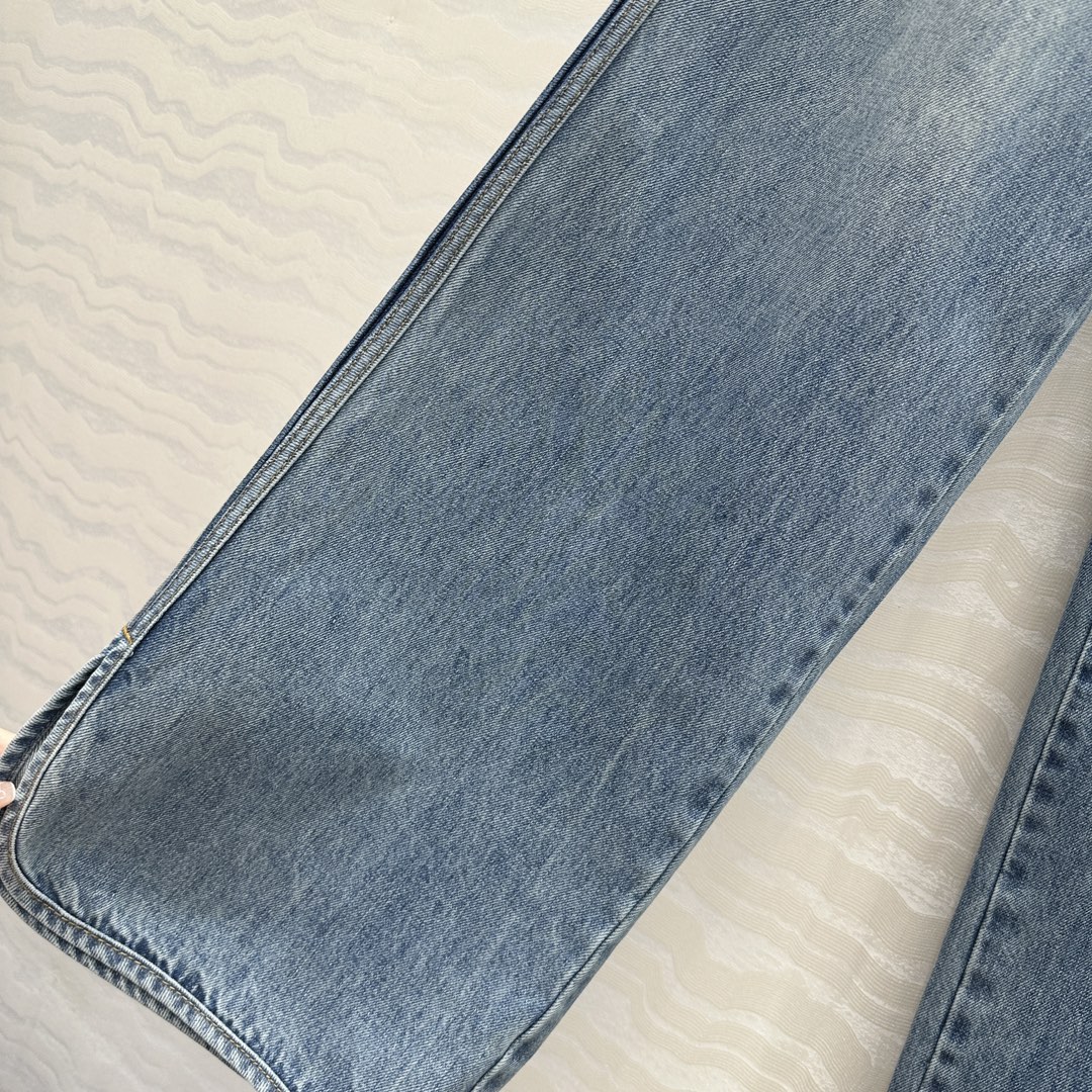 独家首发❤️爆单推荐，Lw时髦精穿搭！复古洗水蓝丹宁牛仔裤！圆边开叉设计巨显腿长！进口牛仔筋骨感十足定制