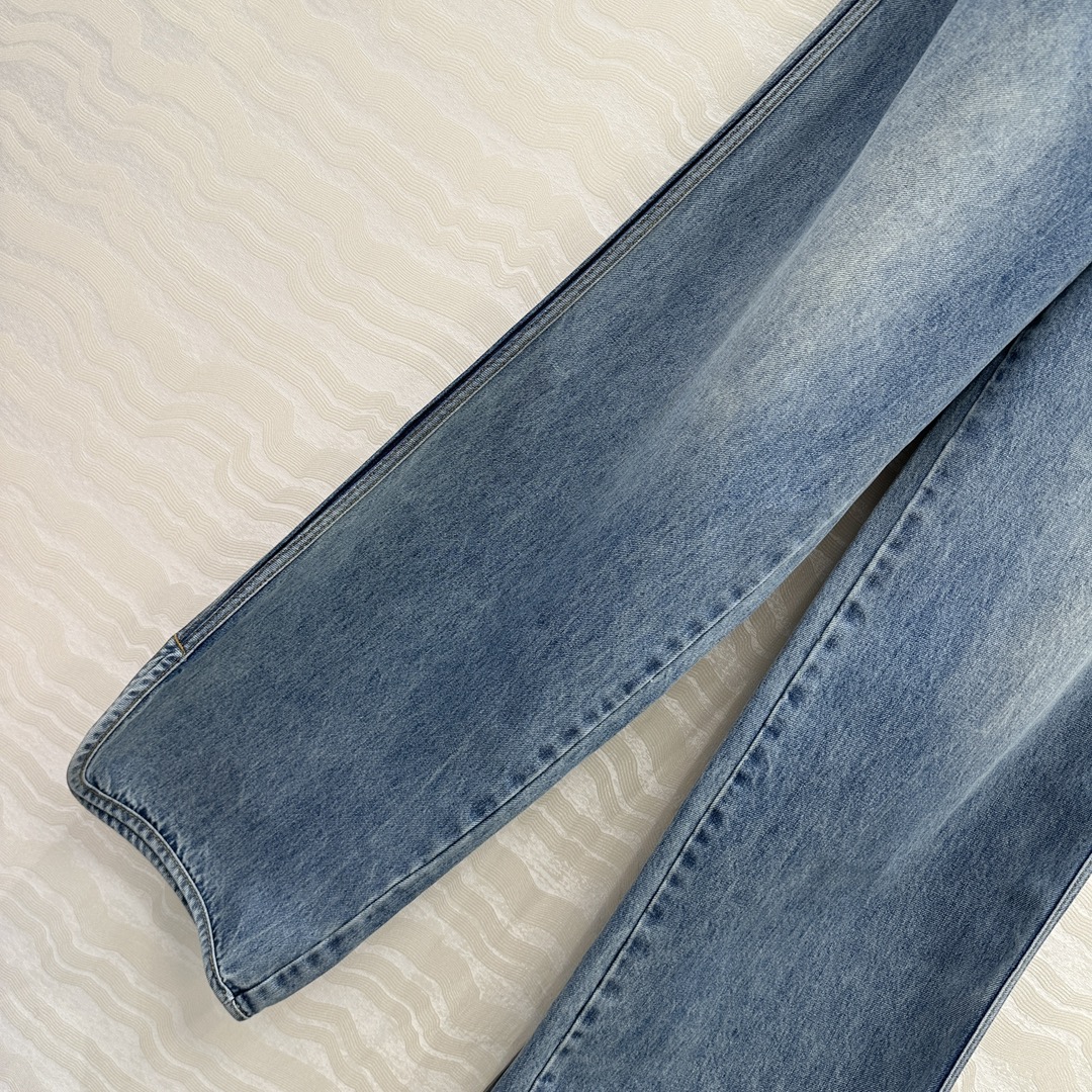 独家首发❤️爆单推荐，Lw时髦精穿搭！复古洗水蓝丹宁牛仔裤！圆边开叉设计巨显腿长！进口牛仔筋骨感十足定制