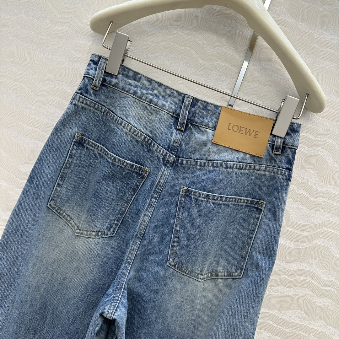独家首发❤️爆单推荐，Lw时髦精穿搭！复古洗水蓝丹宁牛仔裤！圆边开叉设计巨显腿长！进口牛仔筋骨感十足定制