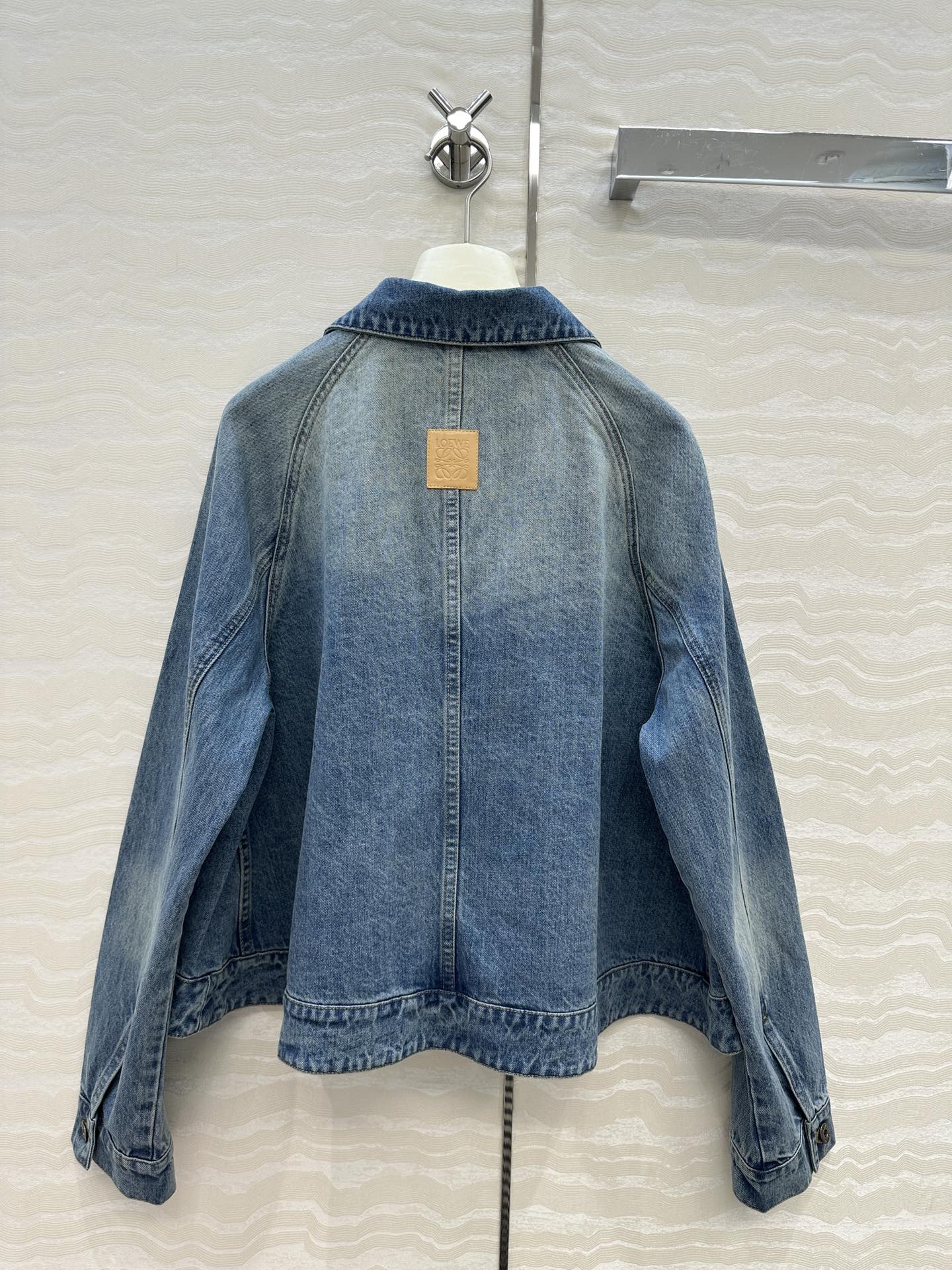 独家首发❤️爆单推荐，Lw时髦精穿搭！复古洗水蓝丹宁A摆夹克牛仔外套！摩登时髦overziseA摆设计！