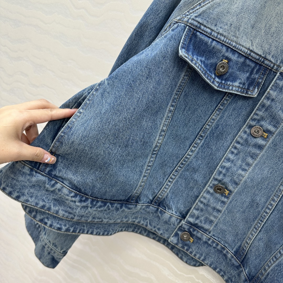 独家首发❤️爆单推荐，Lw时髦精穿搭！复古洗水蓝丹宁A摆夹克牛仔外套！摩登时髦overziseA摆设计！