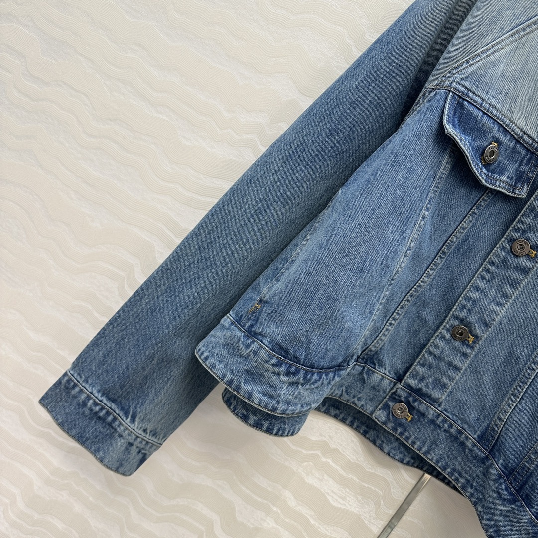 独家首发❤️爆单推荐，Lw时髦精穿搭！复古洗水蓝丹宁A摆夹克牛仔外套！摩登时髦overziseA摆设计！