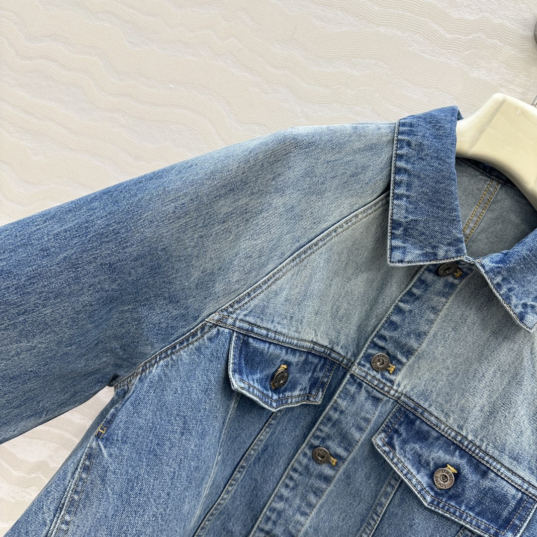 独家首发❤️爆单推荐，Lw时髦精穿搭！复古洗水蓝丹宁A摆夹克牛仔外套！摩登时髦overziseA摆设计！