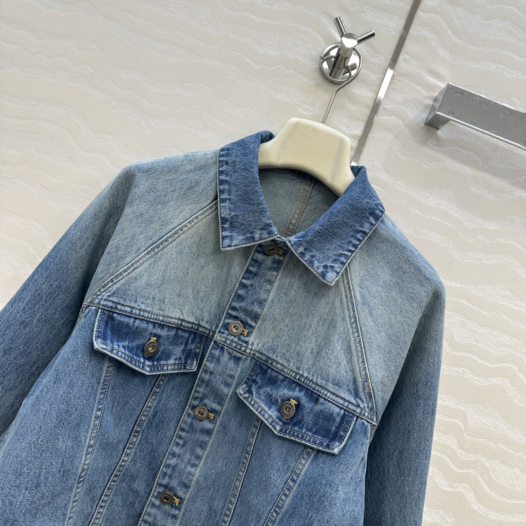 独家首发❤️爆单推荐，Lw时髦精穿搭！复古洗水蓝丹宁A摆夹克牛仔外套！摩登时髦overziseA摆设计！