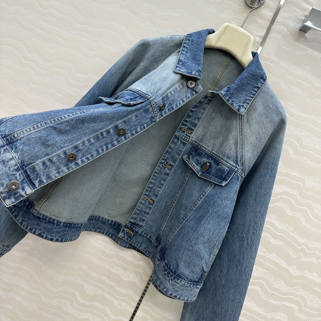 独家首发❤️爆单推荐，Lw时髦精穿搭！复古洗水蓝丹宁A摆夹克牛仔外套！摩登时髦overziseA摆设计！