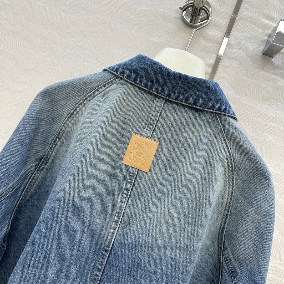 独家首发❤️爆单推荐，Lw时髦精穿搭！复古洗水蓝丹宁A摆夹克牛仔外套！摩登时髦overziseA摆设计！