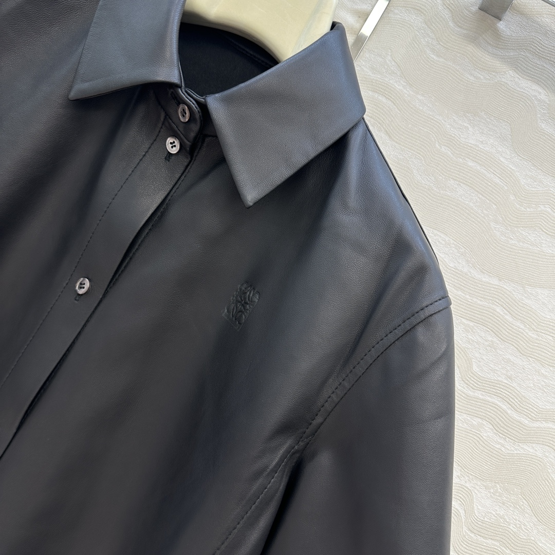 独家首发，原单品质❤️LW限定时髦女孩！超乖的A摆斗蓬式小羊皮衬衫，巨显瘦的调皮女孩纸片人穿搭！❤️白富