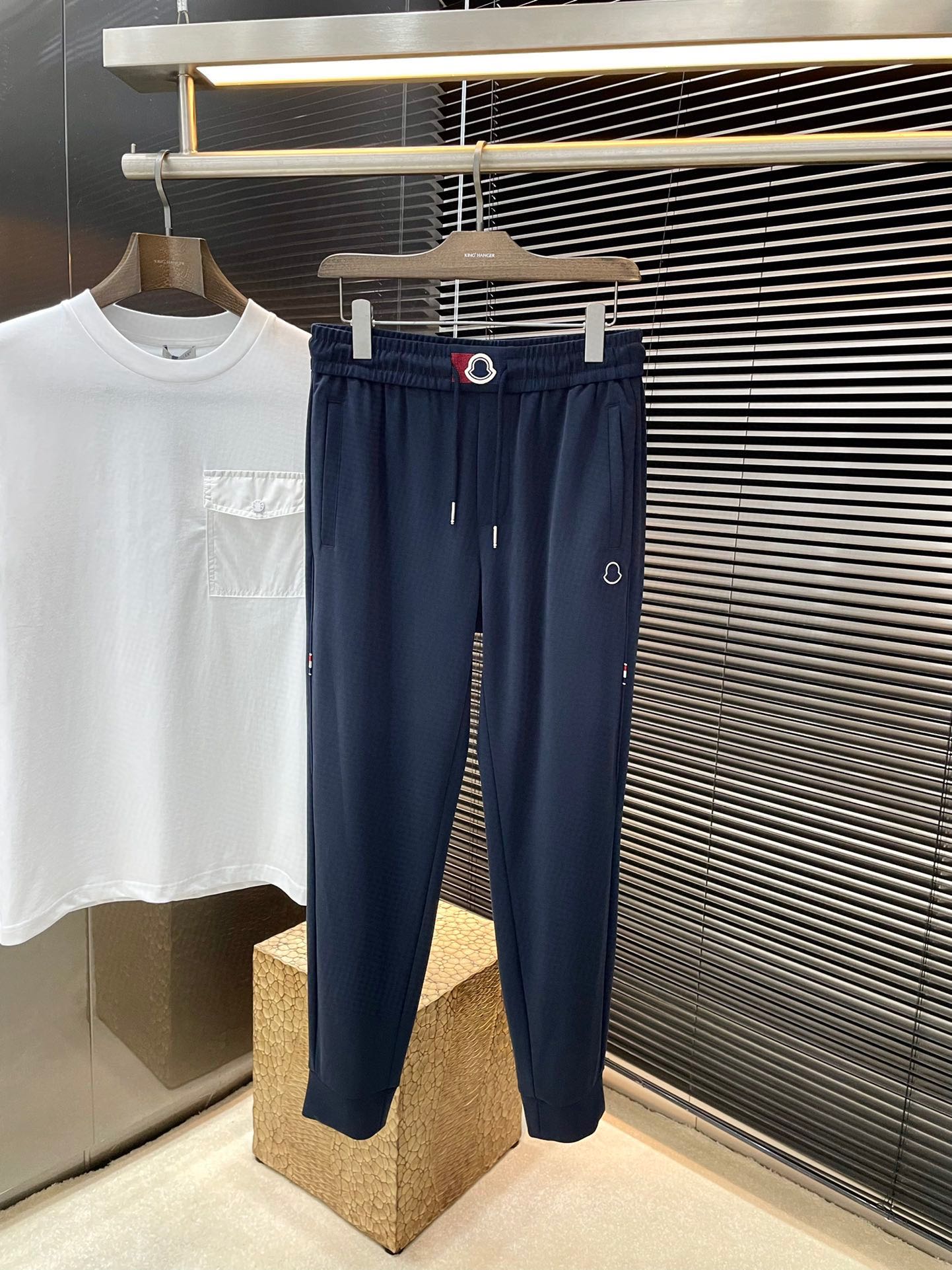 NO:463008,P Moncher- (Shirt) 2025 spring new style, the latest casual pants. The original pants are casual and versatile, casual and lazy, customized original Yaser fabric, full of comfort. High-end and atmospheric, does the flavor of spring have? First choice. Number of codes 29-38 Purchase level..., Moncler, alexander wang19860909P Moncher-（蒙口）2025春季新款,最新休闲裤.原版裤型上身休闲百搭、随性慵懒范,定制原版雅赛尔面料,舒适感爆棚.高端大气,春天的味道有没有,首选 .码数 29-38 代购级别……,,Moncler,alexander wang,Men's clothing