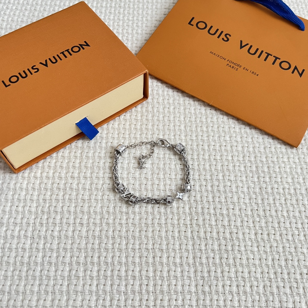 【】原单货 LV 手链🔹🔹Louis Vuitton 路易威登 🔹专柜一致材质 火爆款出货 设计独特 复